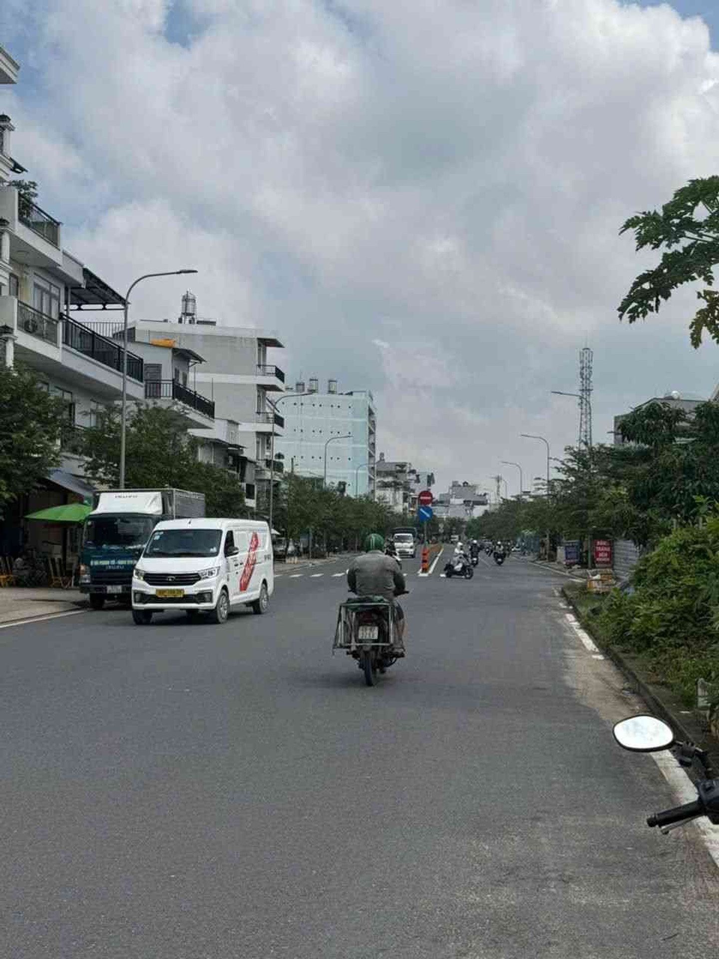 Nhà 2 mặt tiền kinh doanh đắc địa, 3 tầng, 3 phòng ngủ tại Quận 12