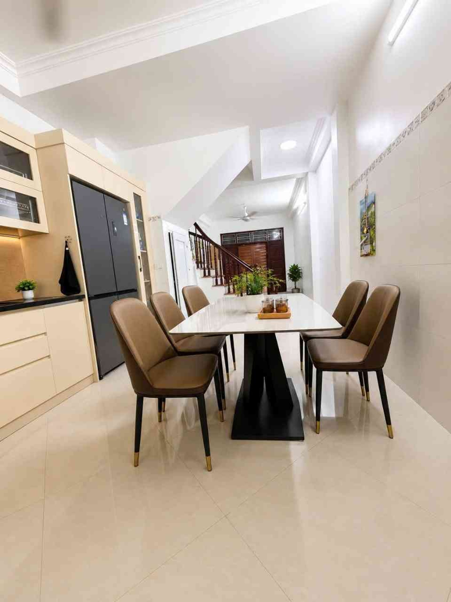 Nhà riêng 4 tầng kiên cố tại phố Gia Quất, Bồ Đề với nội thất cao cấp