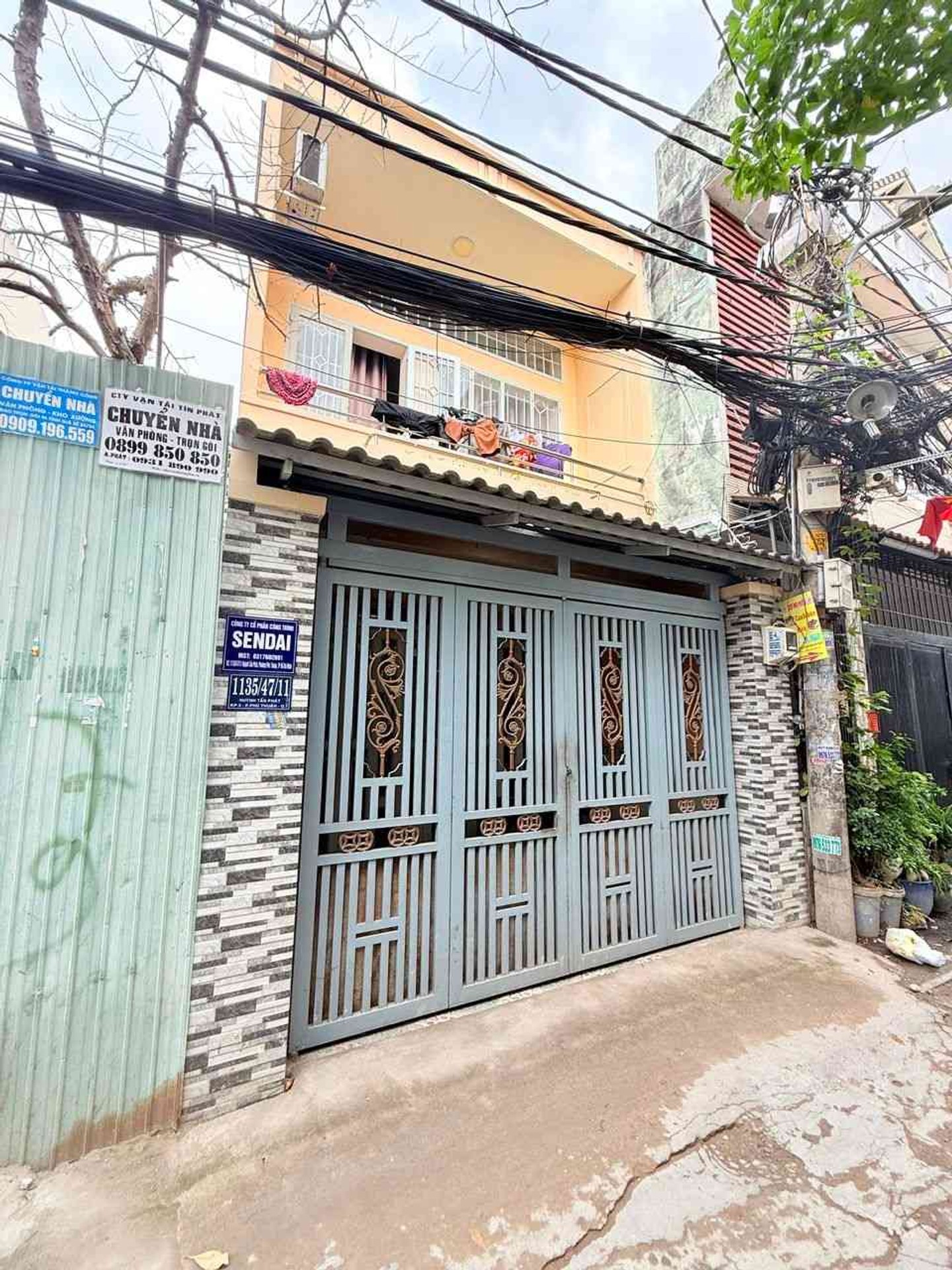 Nhà phố 2 tầng hẻm xe hơi, gần chợ Phú Thuận giá tốt
