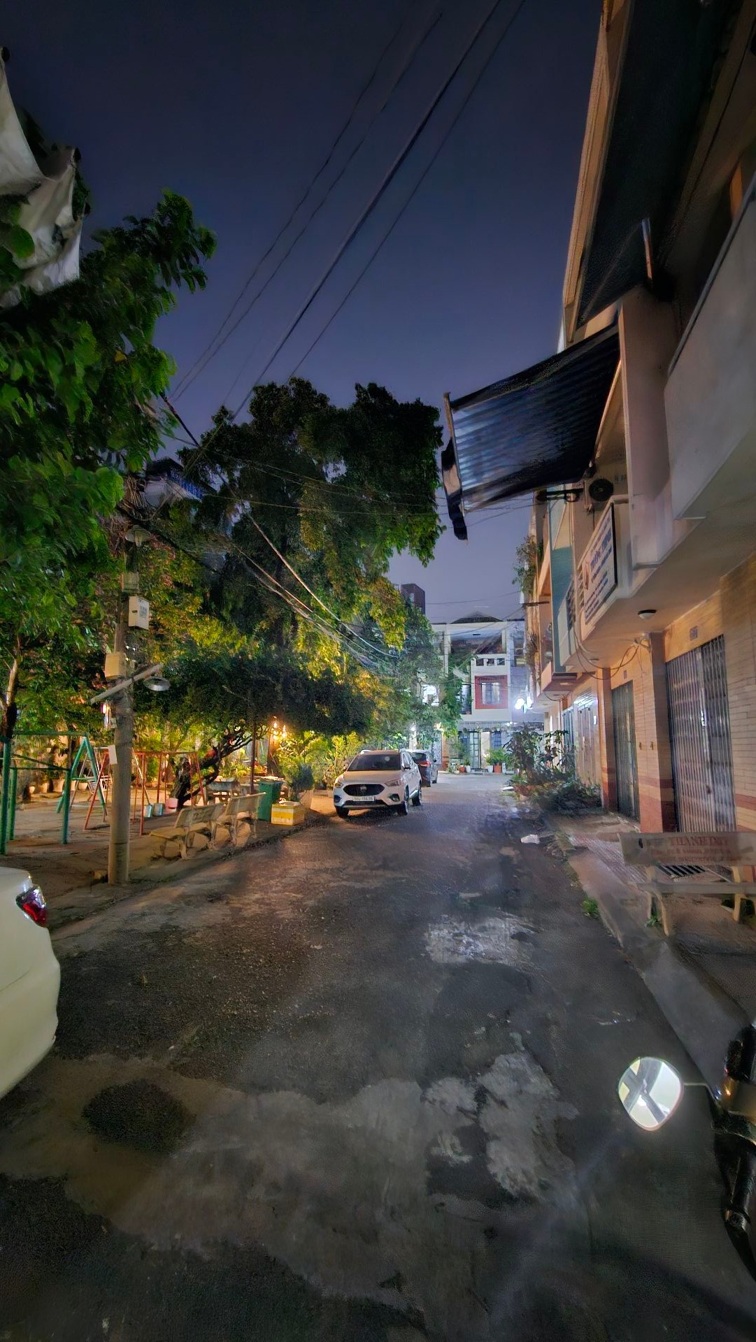 Nhà 3 tầng 64m², hẻm rộng 8m, gần công viên tại quận Cầu Giấy