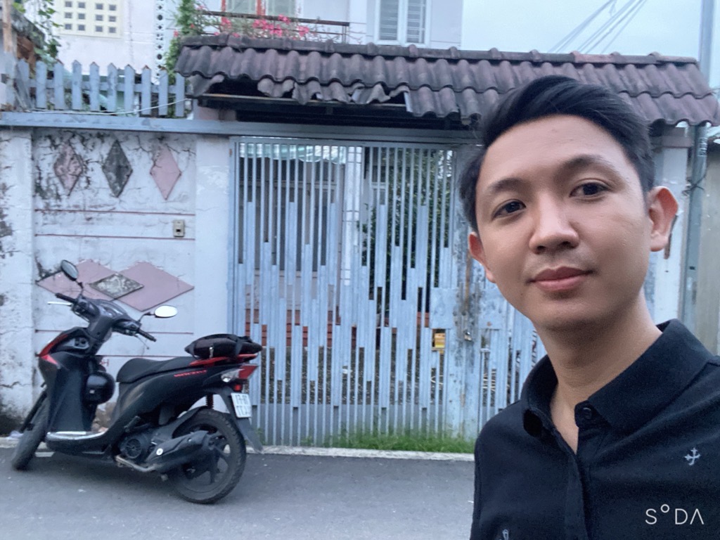 Nhà 2 tầng lô góc, vị trí đắt giá gần cầu Vĩnh Bình