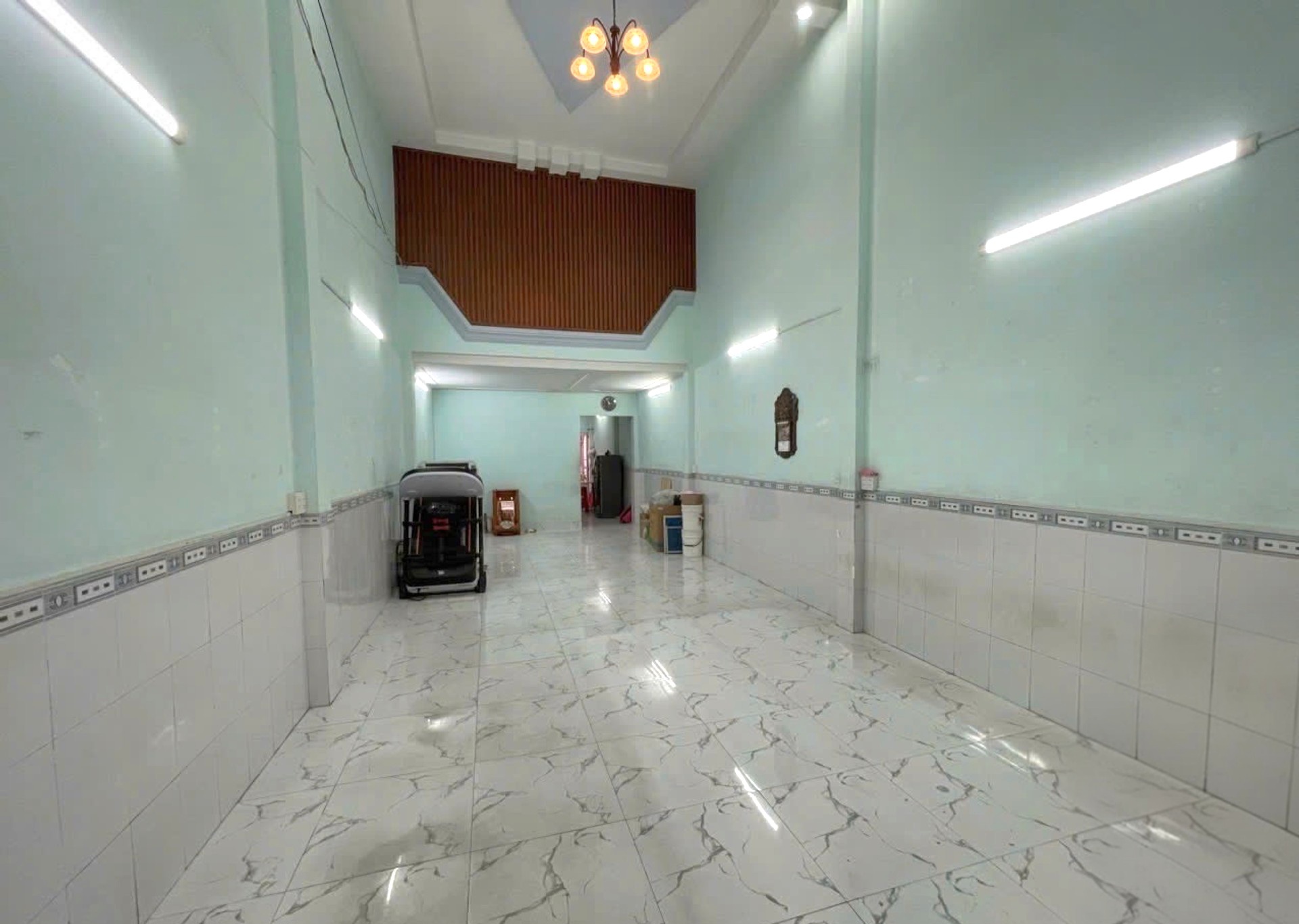 BÁ.N NHÀ ĐẸP SÁT KÊNH THAM LƯƠN.G - AEO.N MAILL TPHU - ÔTÔ VÀO NHÀ - ( 4.3X20M ) NHỈNH 4$