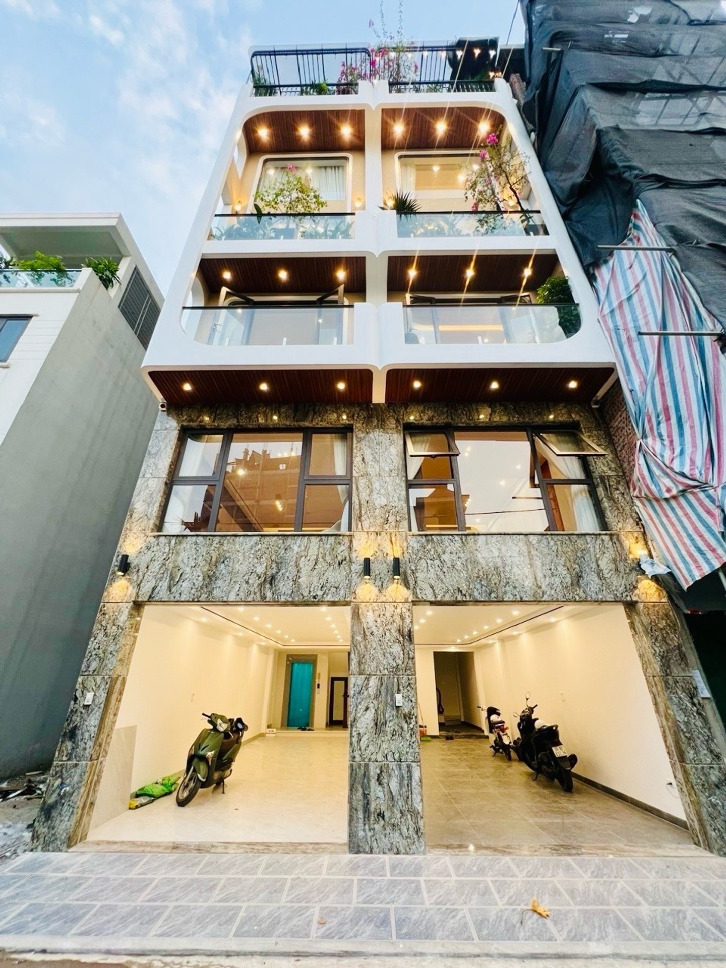Bán nhà riêng 7 tầng có thang máy tại Ngọc Thụy- Ngõ 2 ô tô tránh - diện tích 53m2,