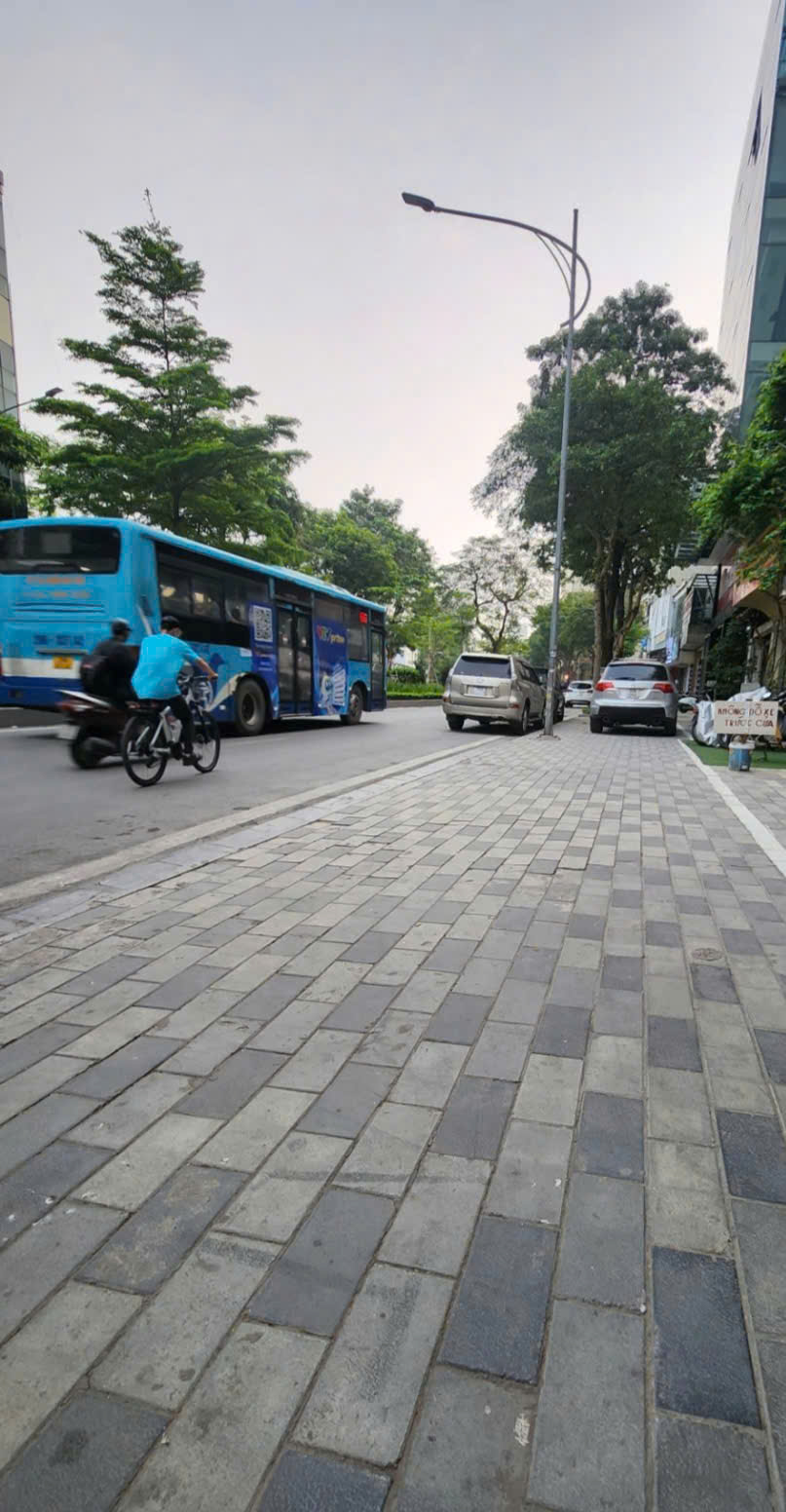 ĐẤT MẶT PHỐ LẠC LONG QUÂN, LÔ GÓC VỊ TRÍ ĐẸP MẶT TIỀN RỘNG, KINH DOANH ĐẮC ĐỊA. VIEW HỒ TÂY.