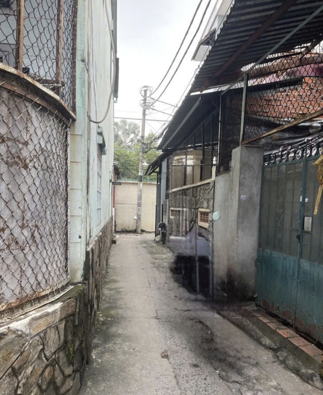 - NHÀ 1sẹc RA UANG TRUNG GÒ VẤP - 78M2 (6x13) GIÁ - 5,1 TỶ T.L - TIỆN XÂY MỚI
- Hẻm ba gác thông