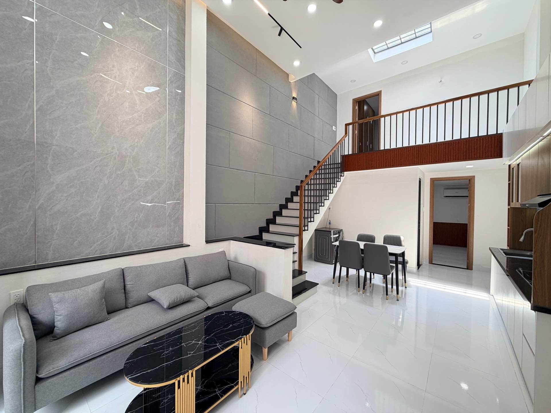 💥💥Ngang 4.3m - NỞ Hậu
🏡60m² x 2 Tầng
Nhỉnh 4.X Tỷ 🌹
📍Bạch Đằng, Gia Định, Bình Thạnh
Liên hệ: