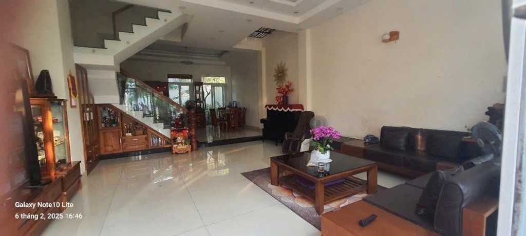 Bán nhà vị trí đẹp