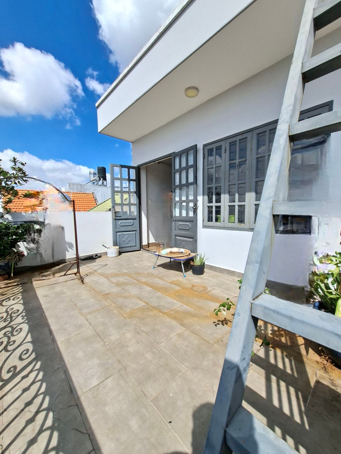 Nhà Mặt Phố Độc Đáo, 6 Phòng Ngủ, Giá Hấp Dẫn