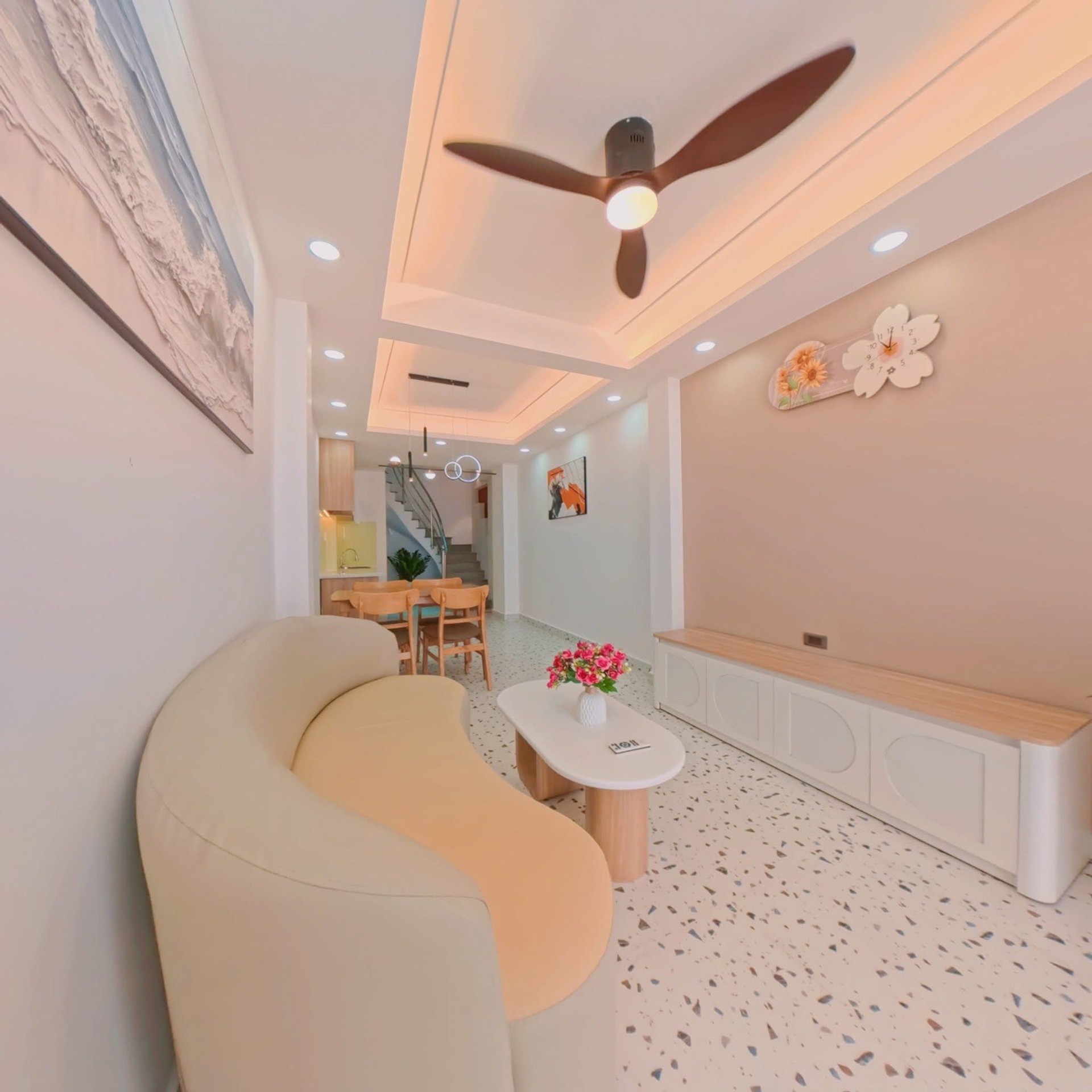 💥💥NỞ HẬU
🏡4 Tầng đúc 3PN
👍Vào ở ngay
Giá Chỉ 5.XX Tỷ🌹
📍Tăng Bạt Hổ, BLT - Bình Thạnh
Liên hệ: