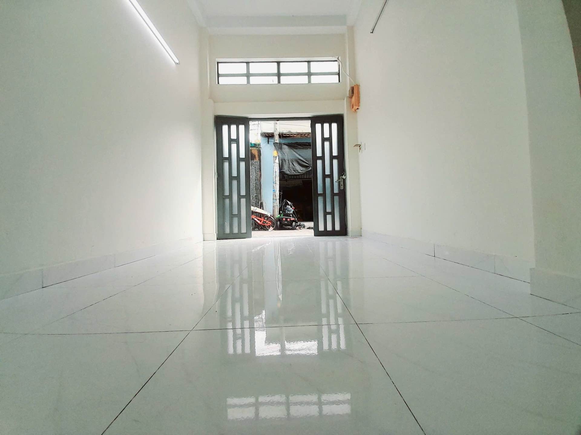 Nhà 3 tầng hẻm xe hơi Tam Bình, sẵn sàng dọn vào ngay