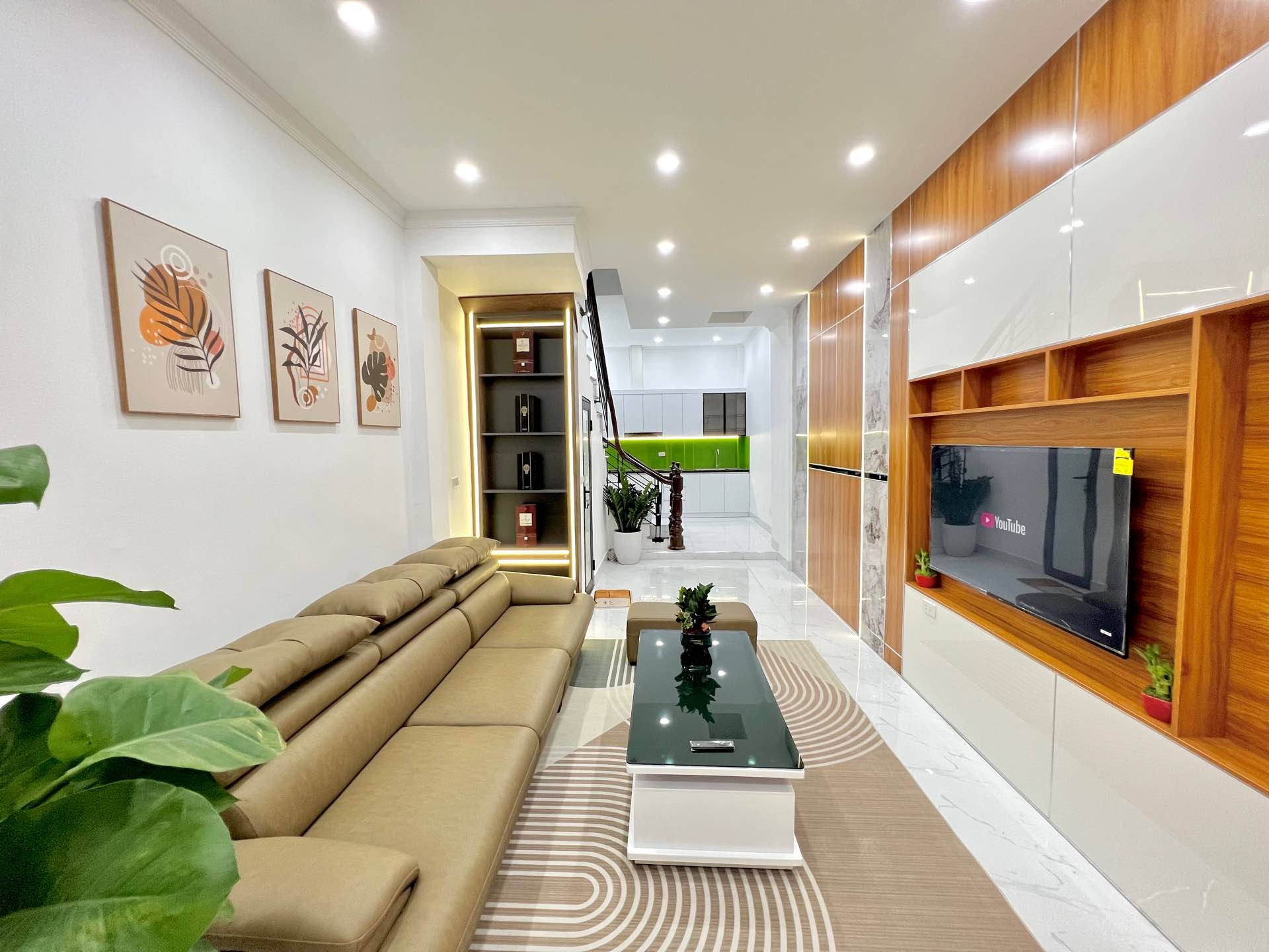 Nhà đệp 5 tầng, 35m2, ngõ ô tô, giá 8,3 đồng ,
gần đường Tân Triều, Hà Nội