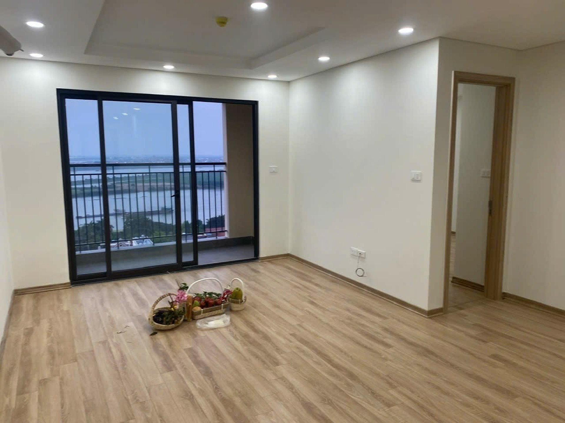 Bán căn hộ góc 3 phòng ngủ tại Tây Hồ Riverview, view sông Hồng 92m 3ngủ2 vs giá 9,7 tỷ