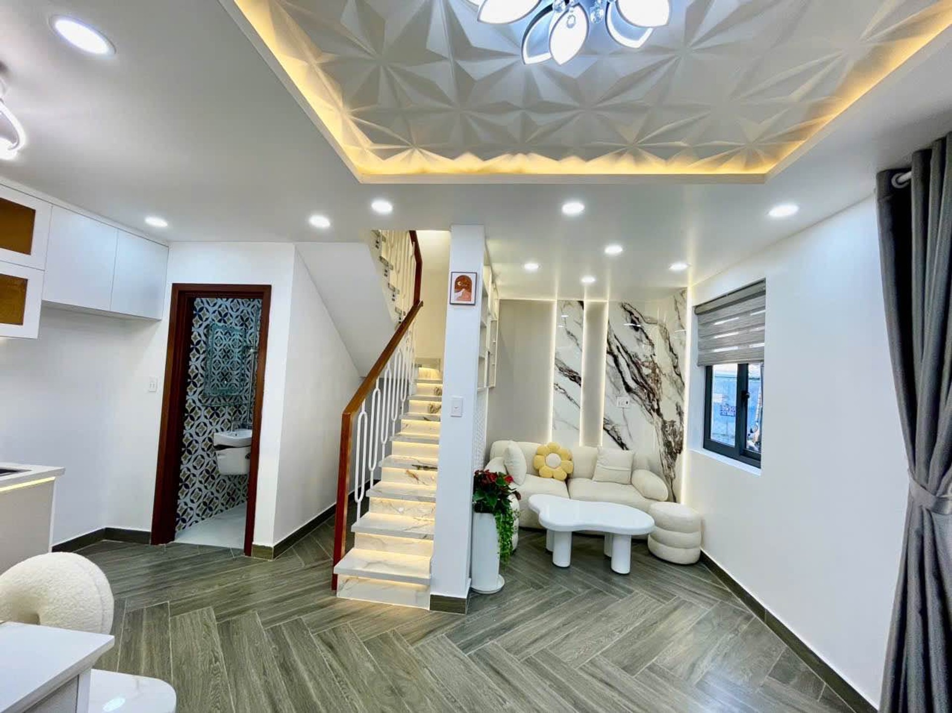 NHÀ 2 TẦNG – NGANG 6M – GẦN NGUYỄN HUỆ – NHỈNH 3 Đ