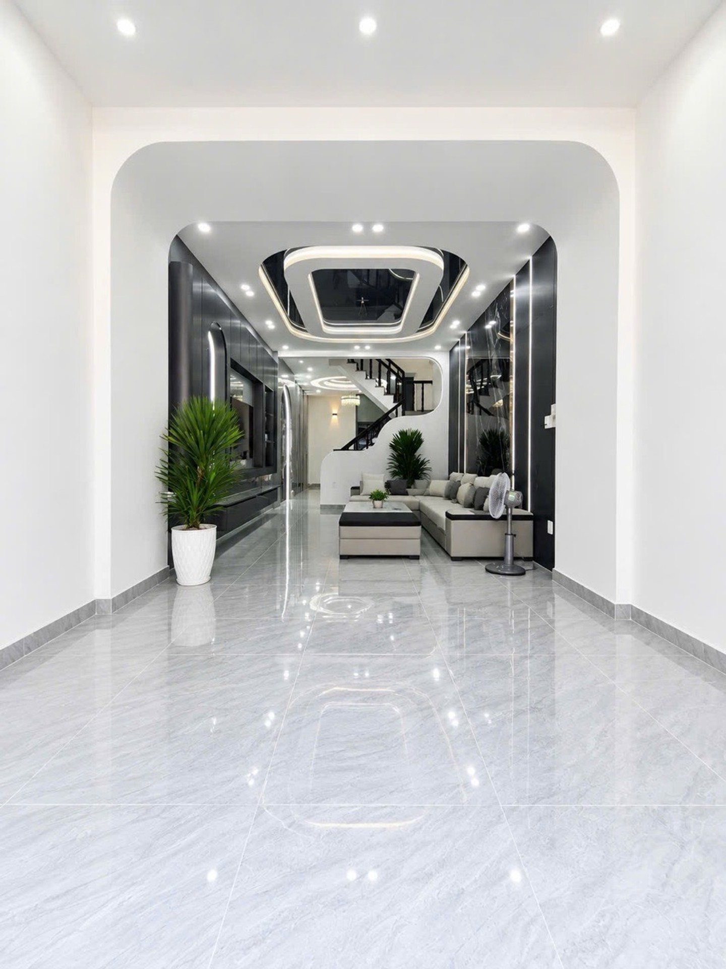 NHÀ LÂM THỊ HỐ – HẺM XE HƠI VÀO NHÀ – 4x17M – 3 TẦNG – 3PN 2WC – SÁT HIỆP THÀNH CITY – 5,68 TY TL
