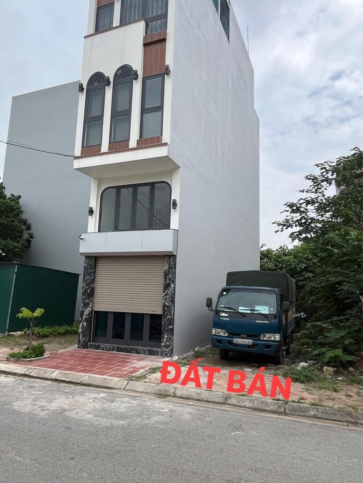 Đất vàng Quỳnh Đô view hồ, 2 mặt vỉa hè tiện kinh doanh