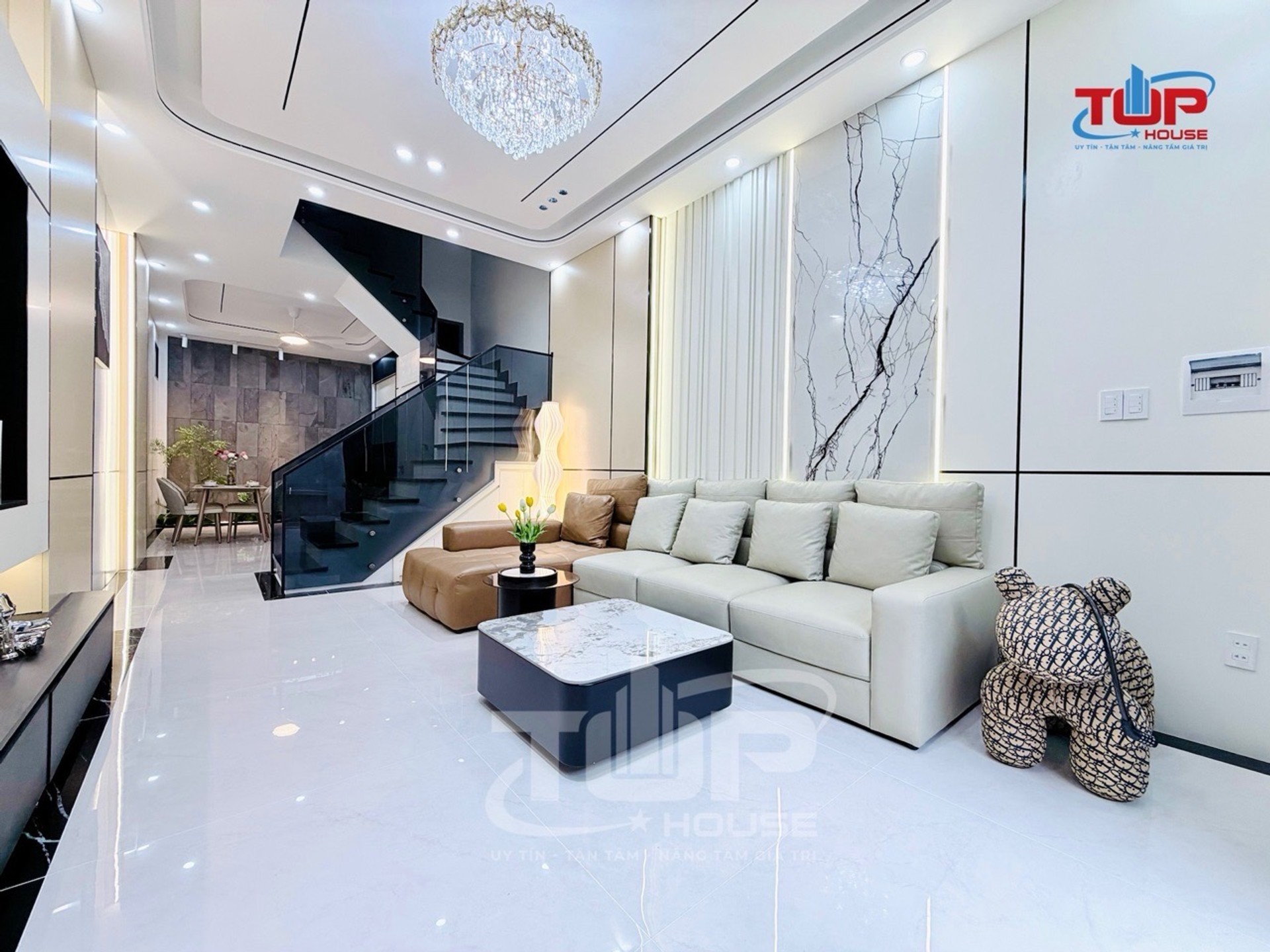 Bán nhà riêng 4 tầng lô góc 2 mặt thoáng tại Trung tâm Phố Hồ Sen