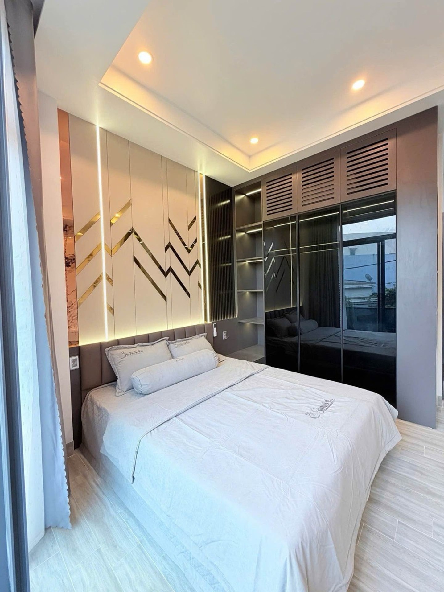 HẠ SẬP SÀN CÒN 5xXĐ, NHÀ 3T 70M2 MẶT TIỀN ĐẶNG HUY TÁ