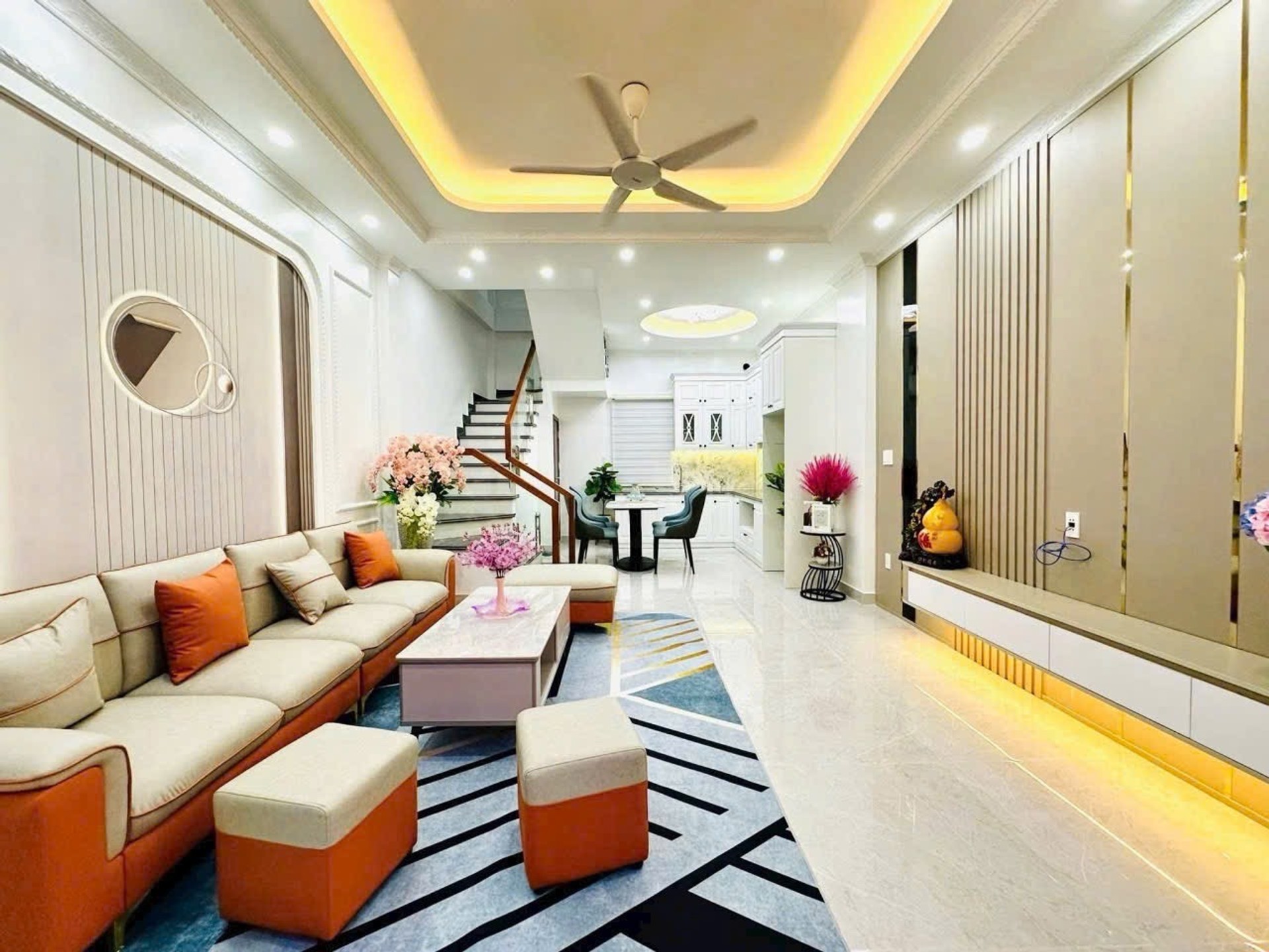 Nhà mới xây Đông Khê, ô tô đỗ cửa, giá hấp dẫn