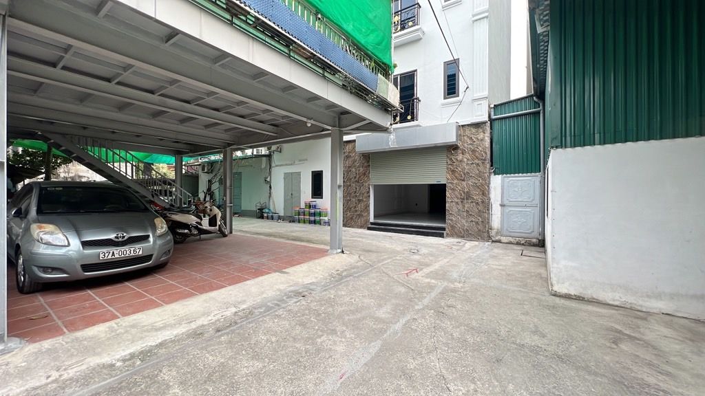 Nhà 5 tầng hiện đại, ô tô đỗ cửa, cách phố vài bước