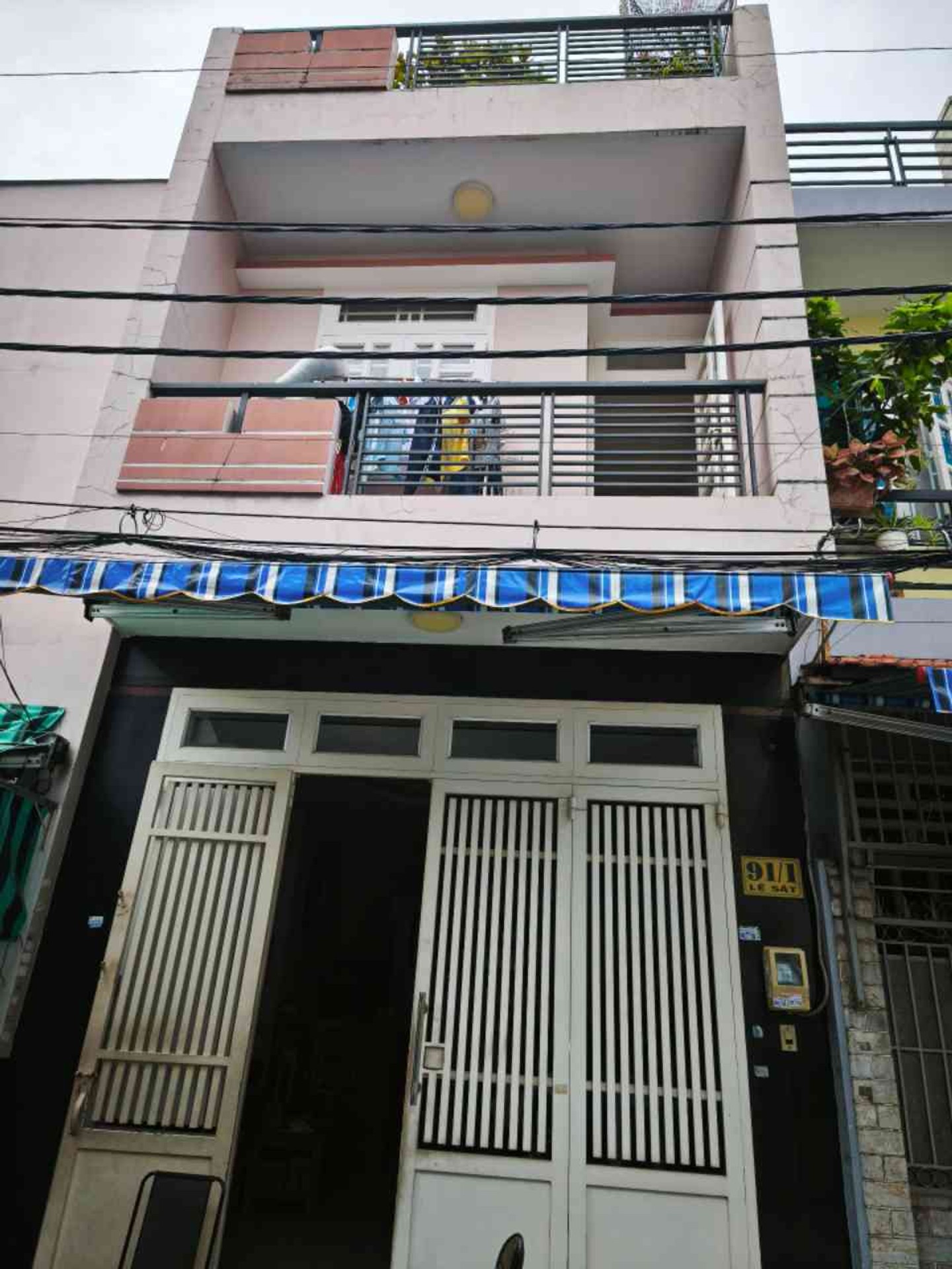 Nhà 2 tầng sân thượng ngập tràn ánh sáng, hẻm xe tải rộng rãi