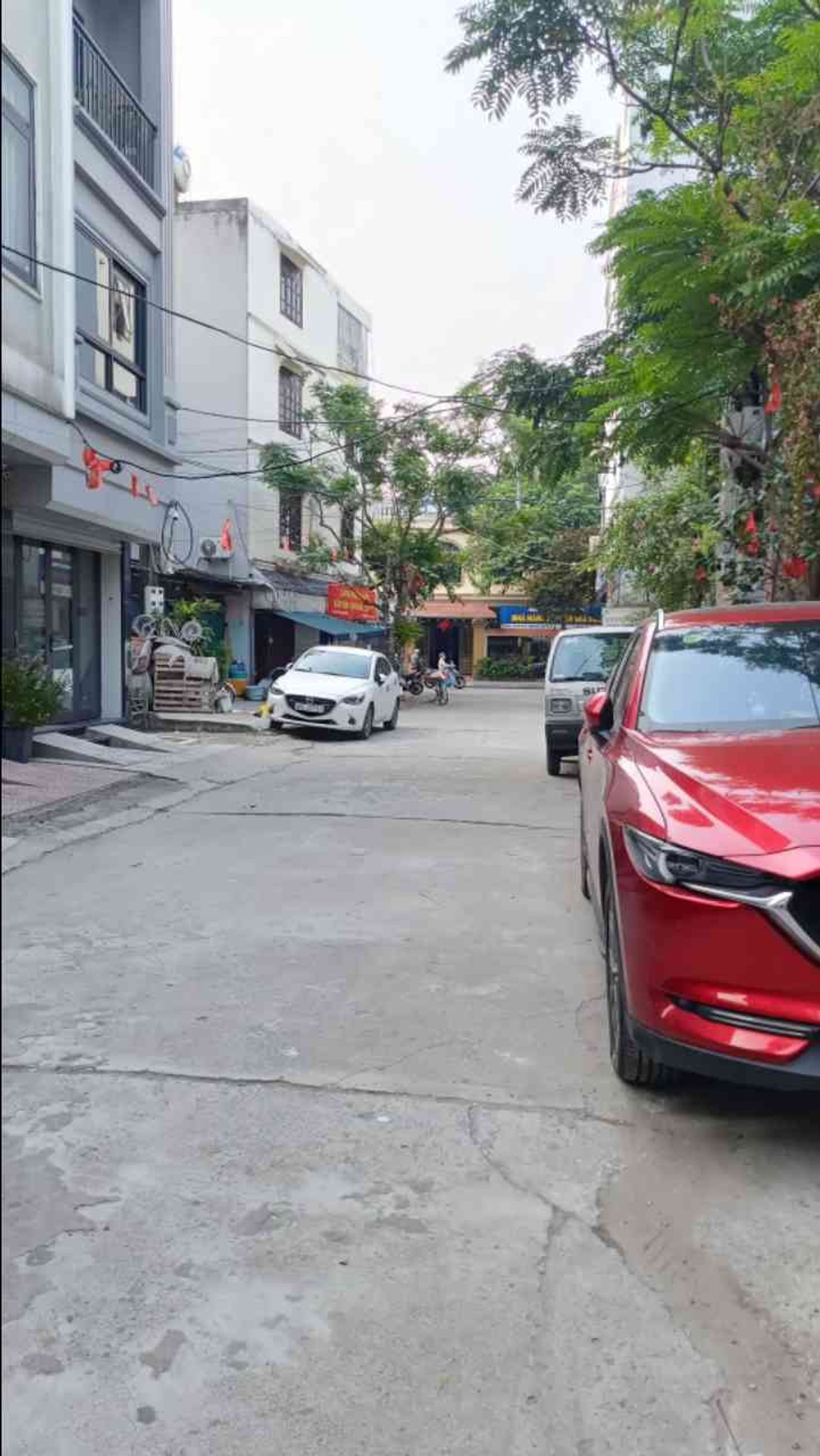 Nhà 6 tầng hiện đại gần phố Việt Hưng, thang máy, ô tô đỗ cửa