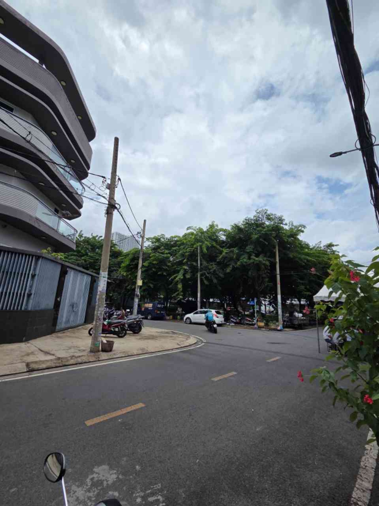 CÓ NGAY NHÀ MT VIEW CÔNG VIÊN CHIM HÓT LÍU LO KHU BÌNH PHÚ - 4x18M - 4 TẦNG - NHÀ MỚI Ở NGAY