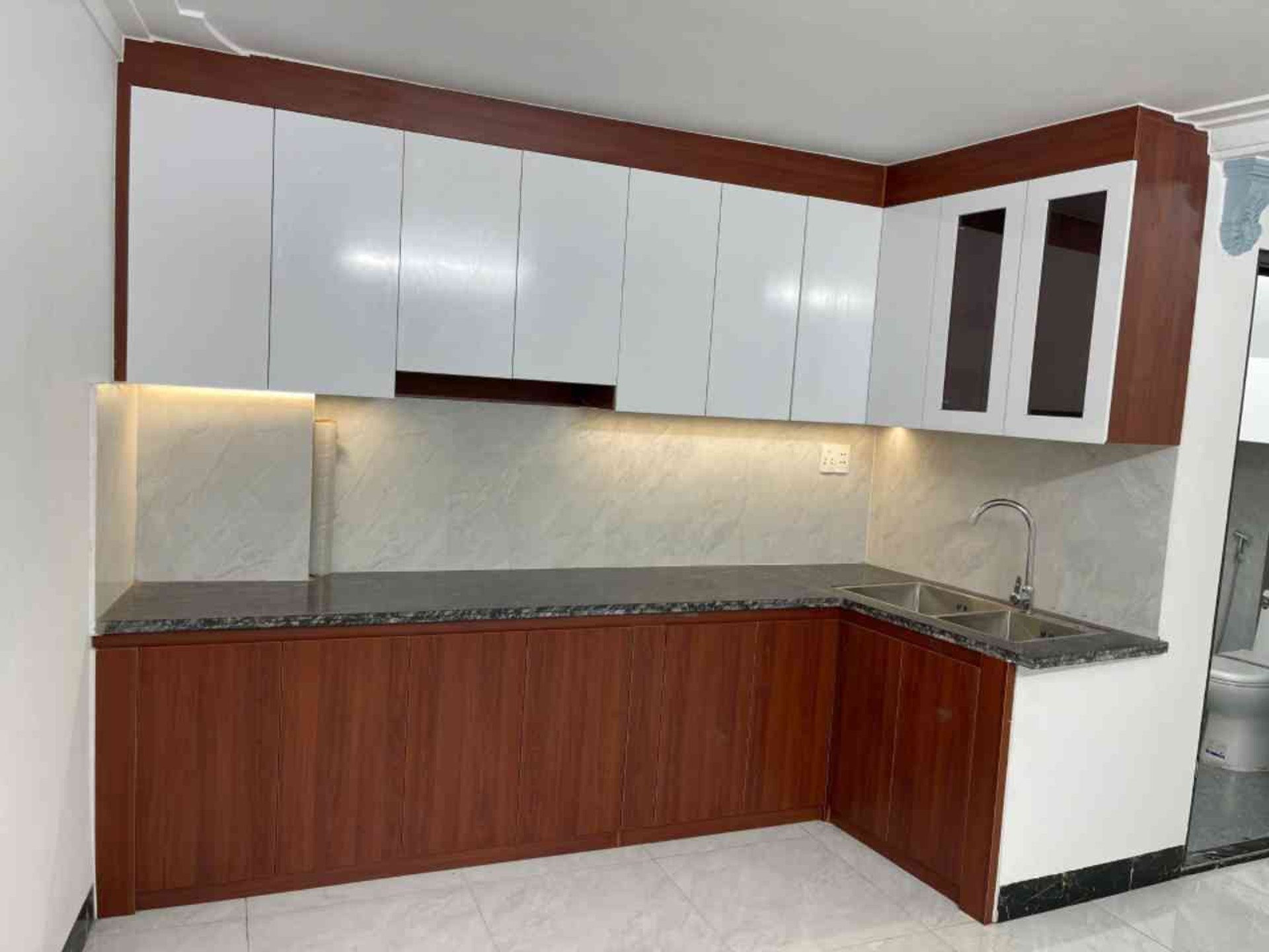 Bán đất tặng nhà 2 tầng mới tinh, chỉ việc xách vali về ở