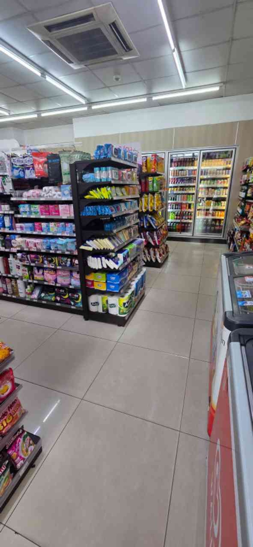 Nhà mặt phố lô góc 5 tầng, mặt tiền rộng tại Bình Phú giá 37 tỷ