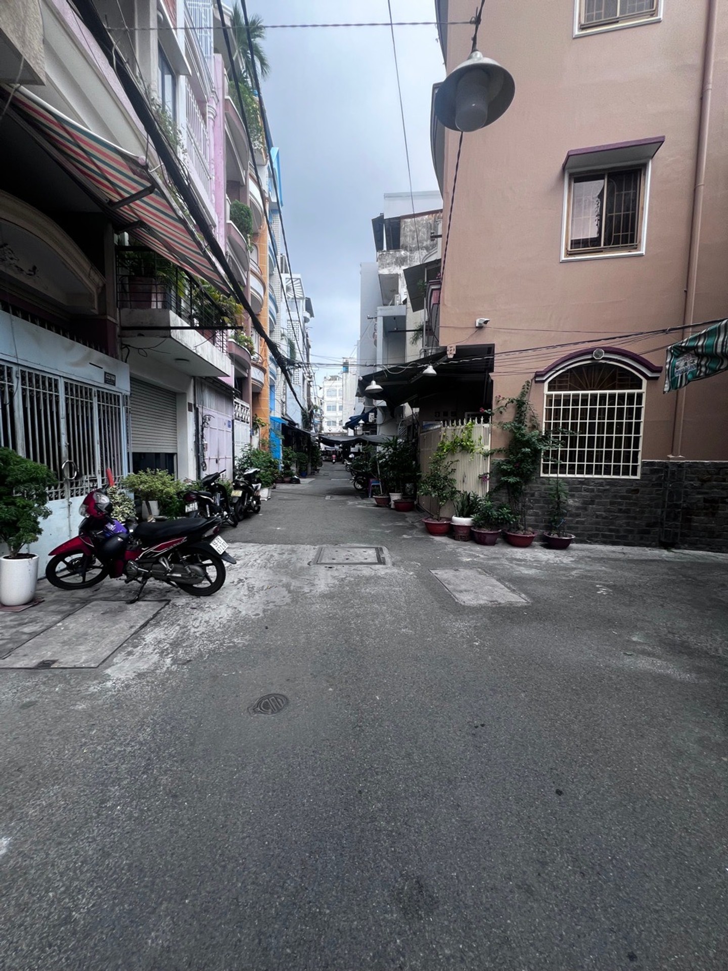 Bán nhà riêng Quận 3 vị trí yên tĩnh, tiện lợi, hẻm ô tô, 6 phòng ngủ, giá 10.6 tỷ