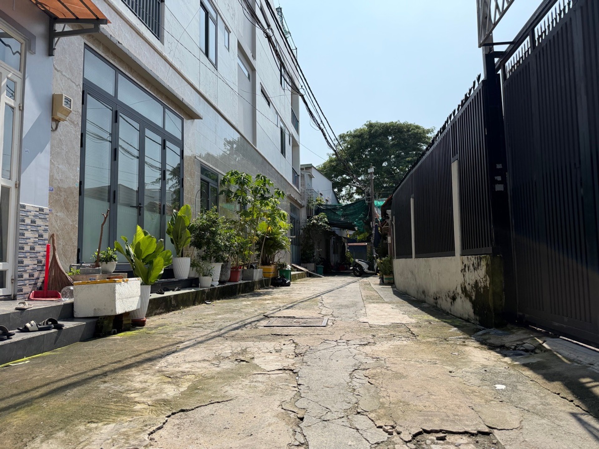 Bán nhà 4 tầng, 6 phòng ngủ, diện tích 100m2 tại Đông Hưng Thuận