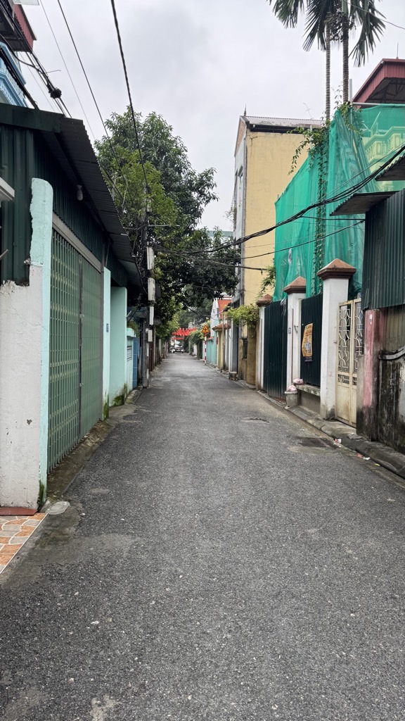 Nhà riêng 58m2 tại Long Biên. Ô tô đỗ cửa, gần công viêc trường học, gần chợ. Giá bán 4.9 tỷ
