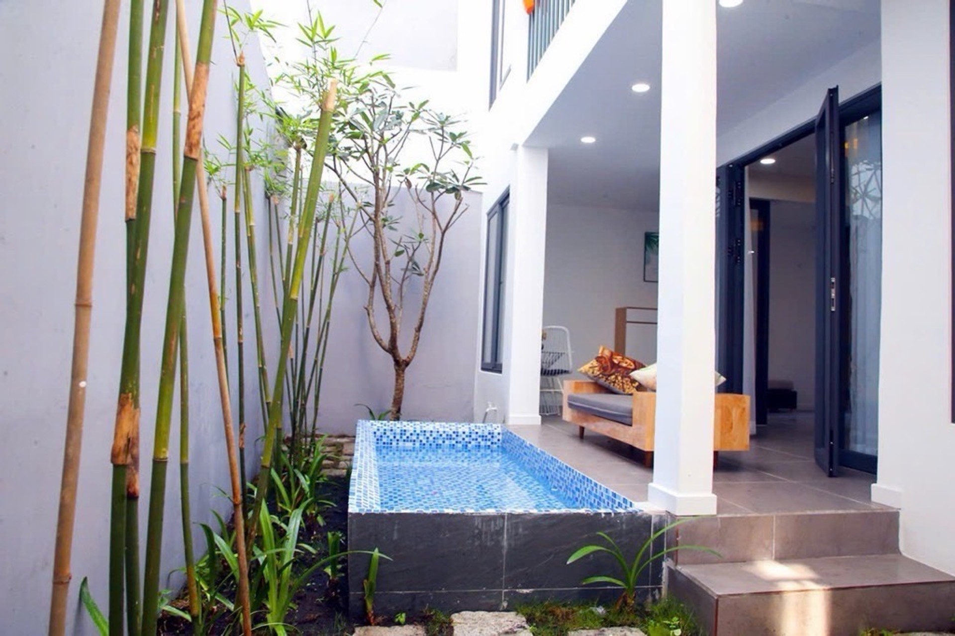 Nhà 2 tầng diện tích lớn tại Bình Thạnh, gần Quận 1