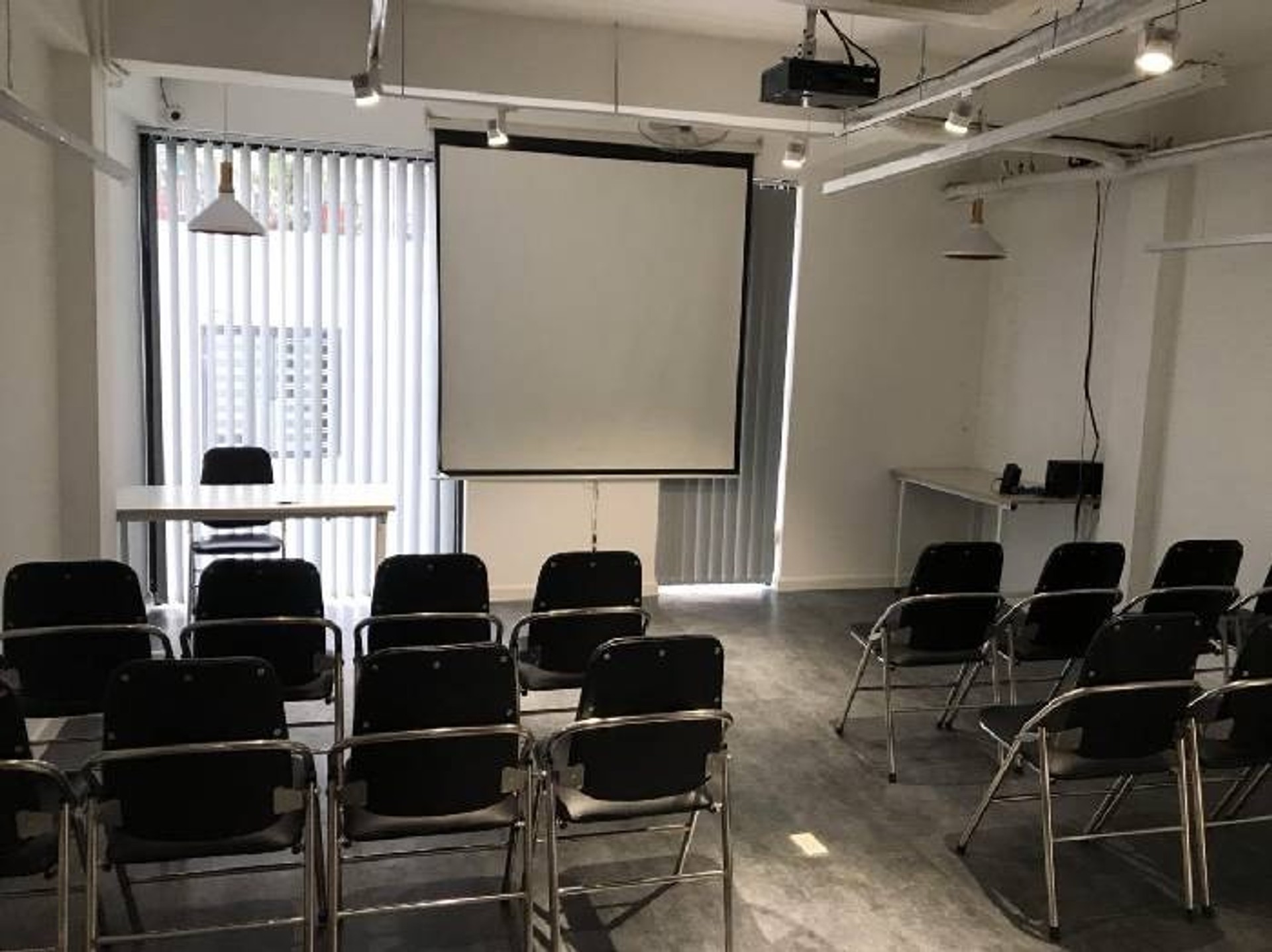 Building 7 tầng thang máy- thông sàn-Nguyễn Khánh Toàn- KCBT móng 9 tầng-sẵn dòng tiền