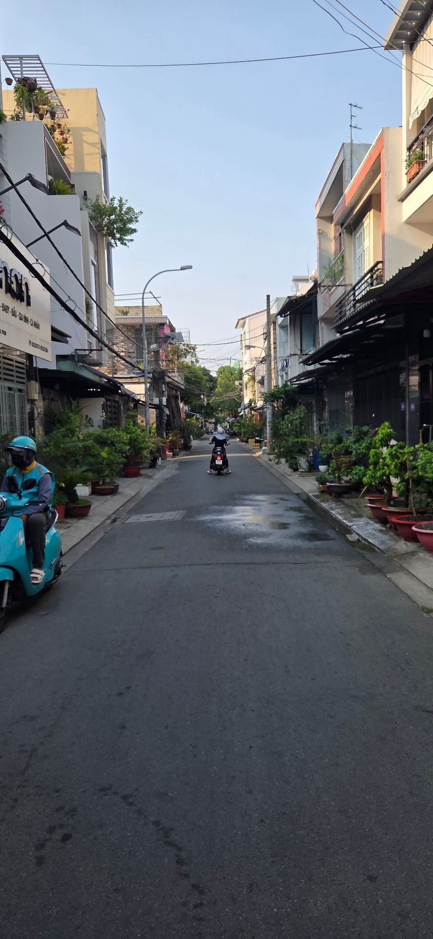 Nhà 3 tầng mặt tiền rộng, vị trí vàng tiện kinh doanh