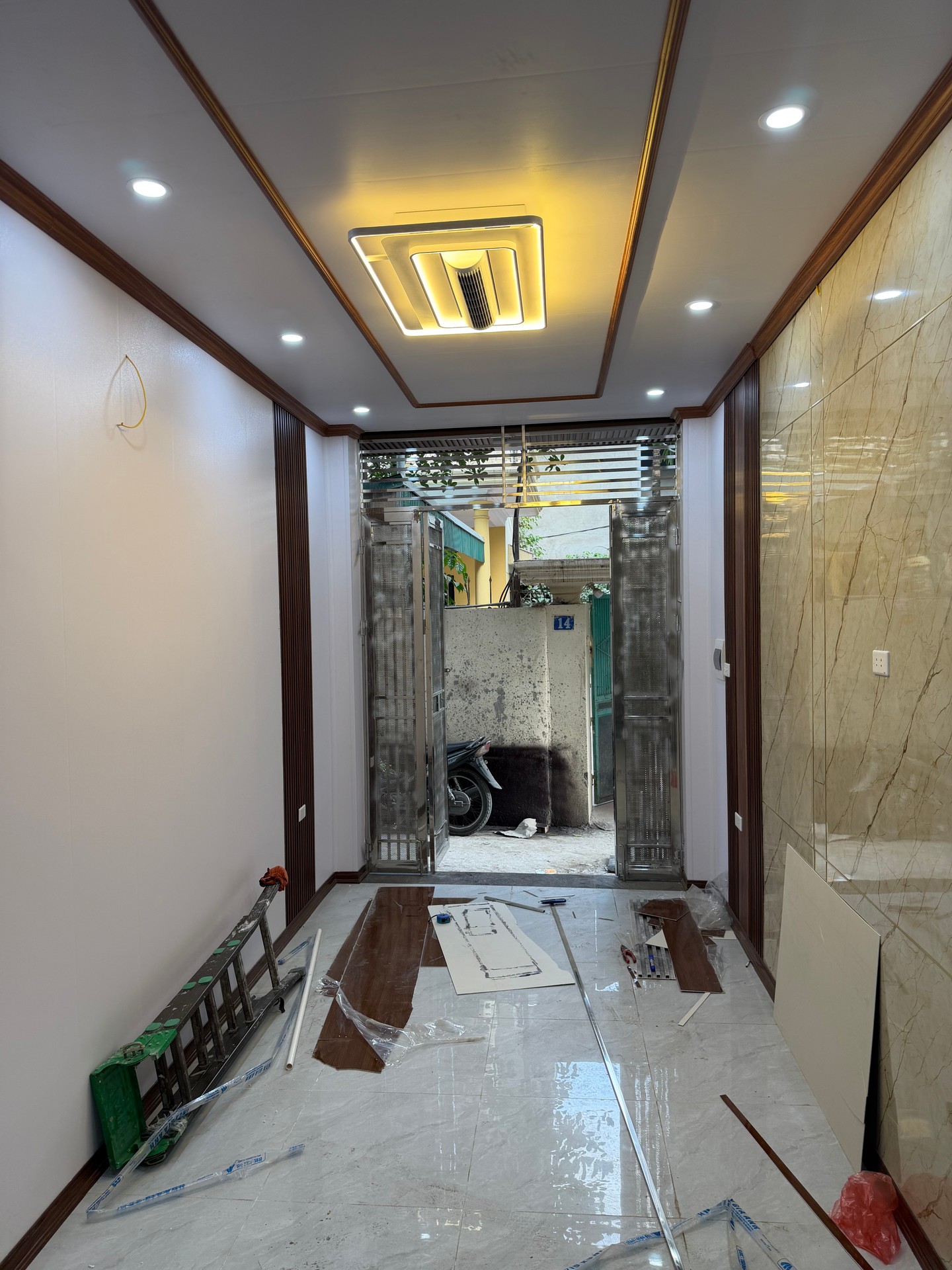 Nhà nhỏ xinh, ngõ thẳng tắp, đi bộ ra phố trong tích tắc