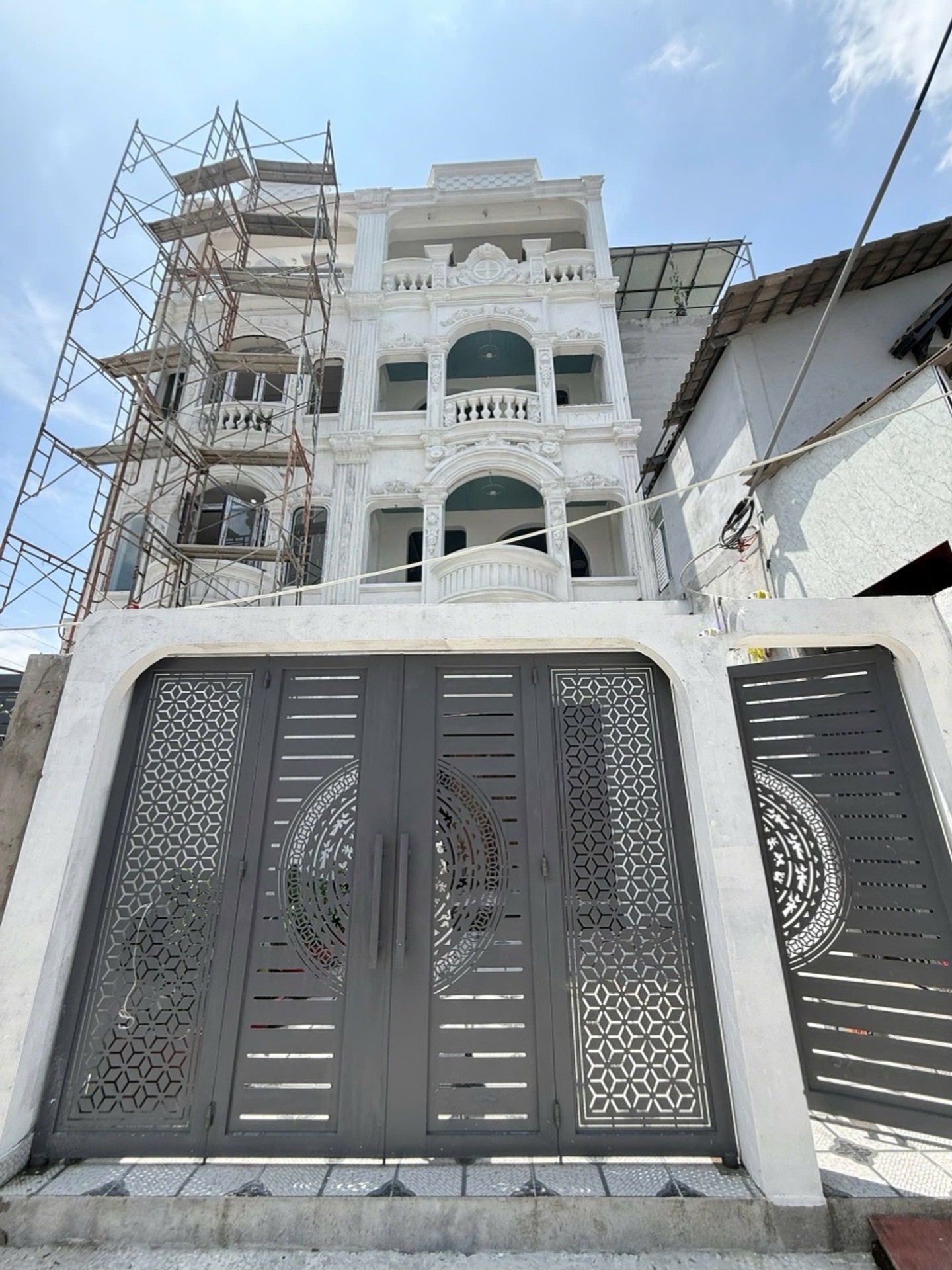 Bán nhà riêng 4 phòng ngủ, 2 mặt tiền hẻm xe hơi Quận 8, diện tích 133m2