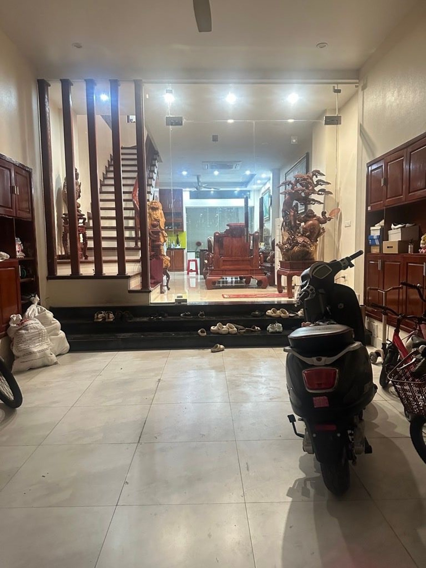 Nhà mặt phố 5 tầng tại trung tâm quận Hà Đông giá 18.9 tỷ