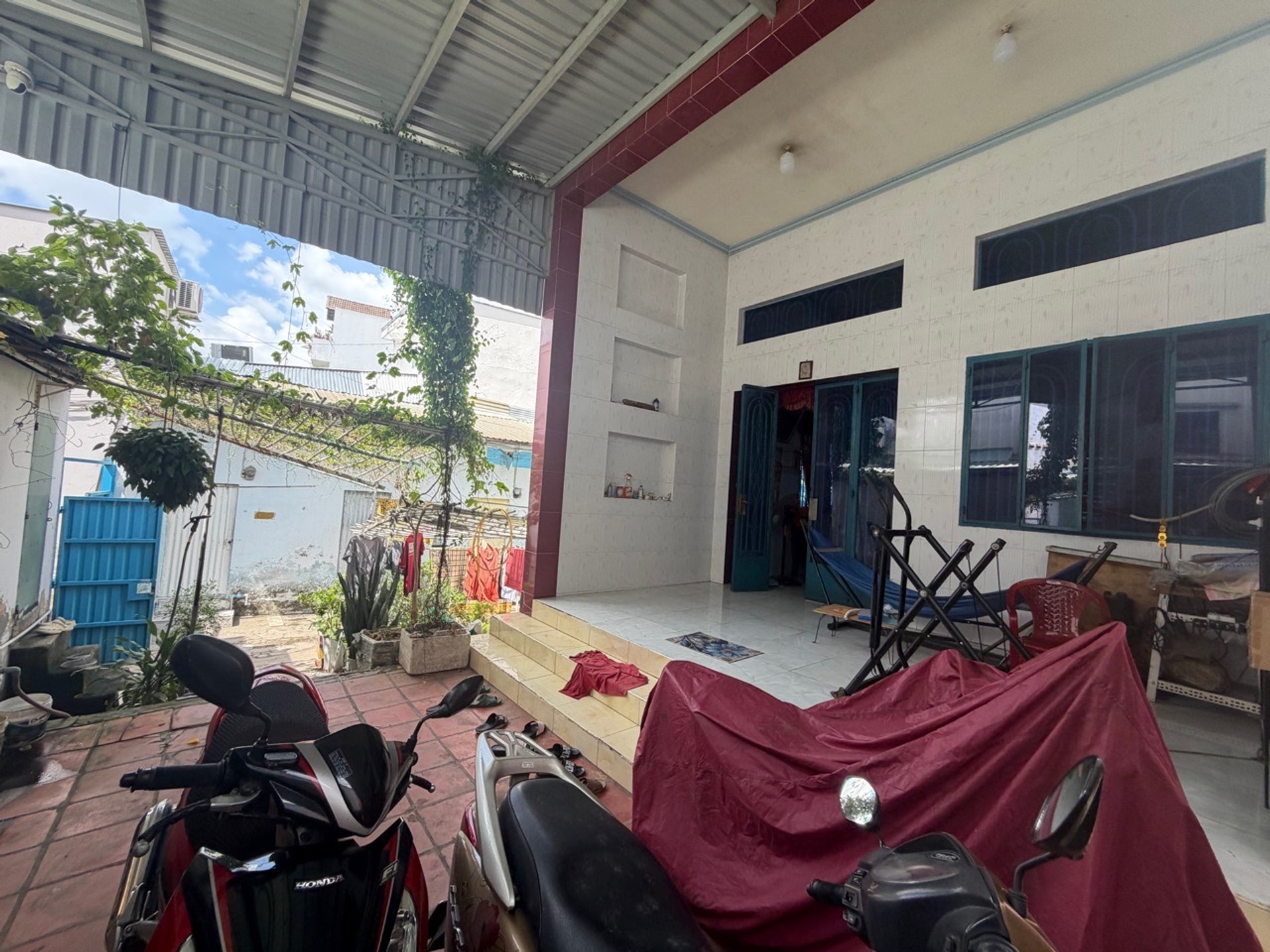 Bán nhà mặt phố An Lạc diện tích lớn giá hợp lý
