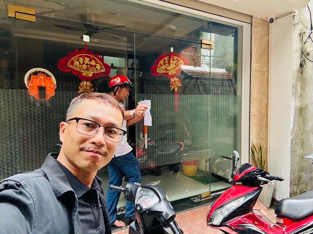 Nhà lô góc 5 tầng ánh sáng tràn ngập, thang máy hiện đại tại trung tâm Hai Bà Trưng