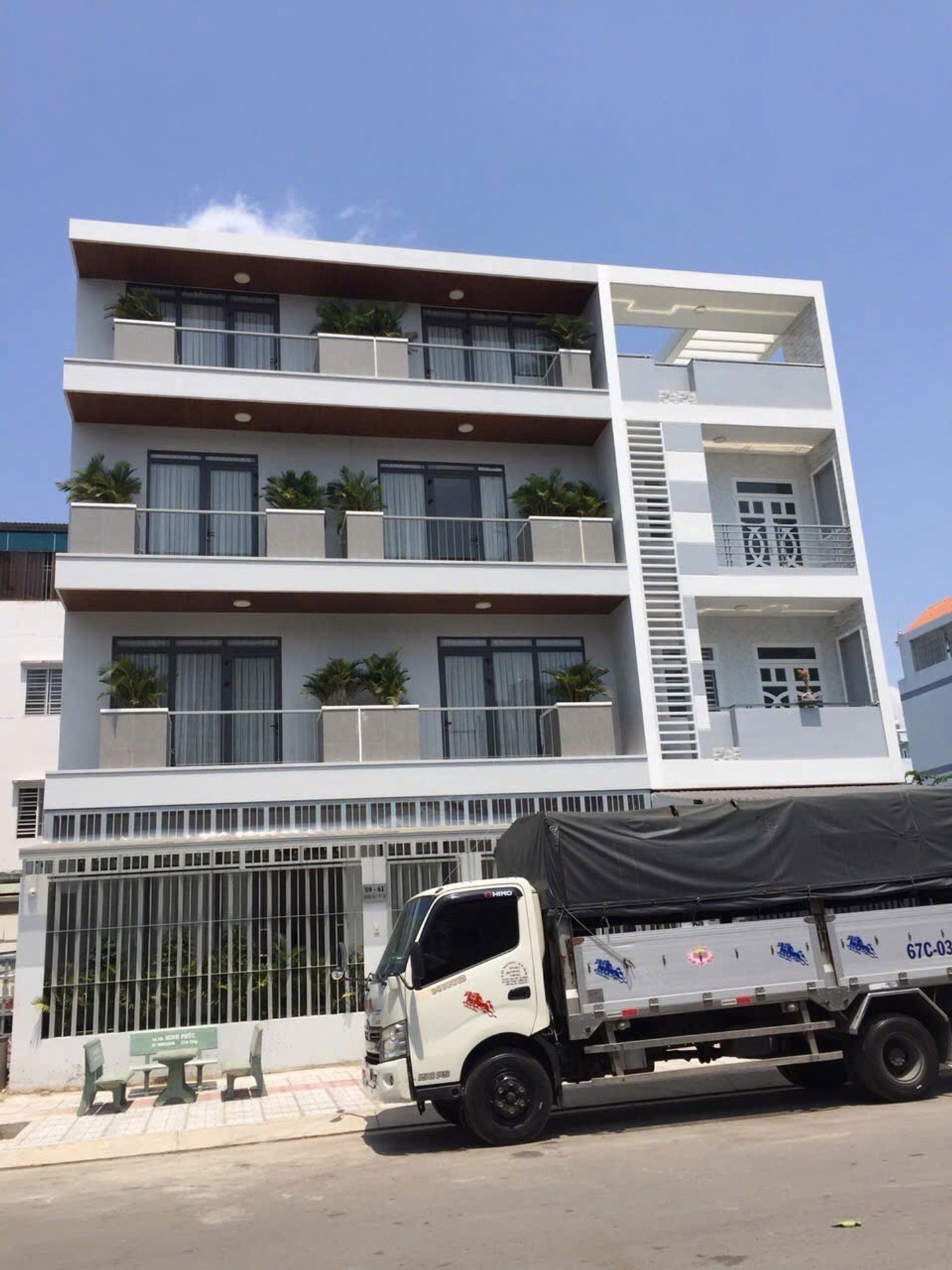 Bán nhà mặt phố 4 tầng có thang máy KDC Bình Điền Quận 8