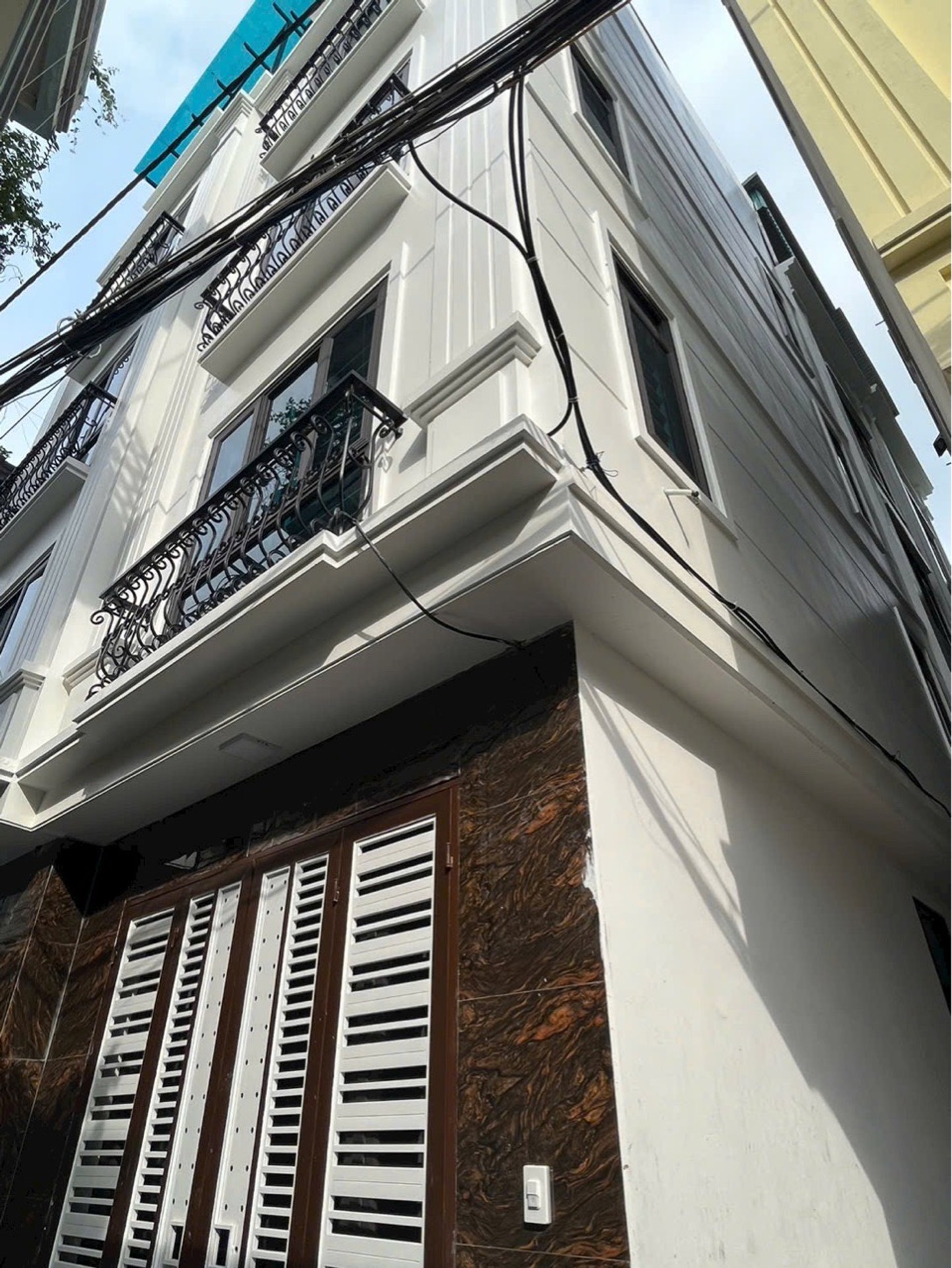 Bán nhà 5 tầng lô góc tại Xuân Phương, gần đại học và bệnh viện, oto gần