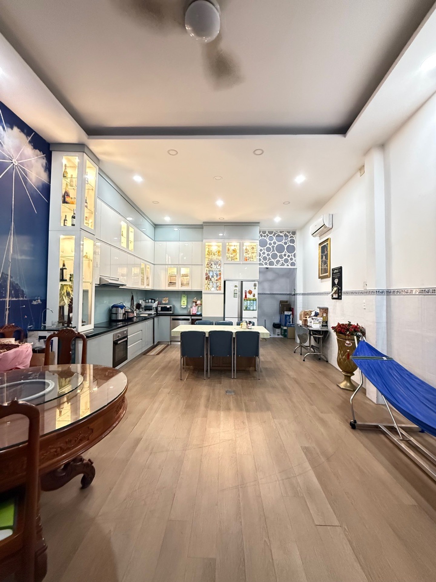 Kế Emart, Hxh 4 tầng 6 phòng ngủ diện tích 91m2 ở Gò Vấp