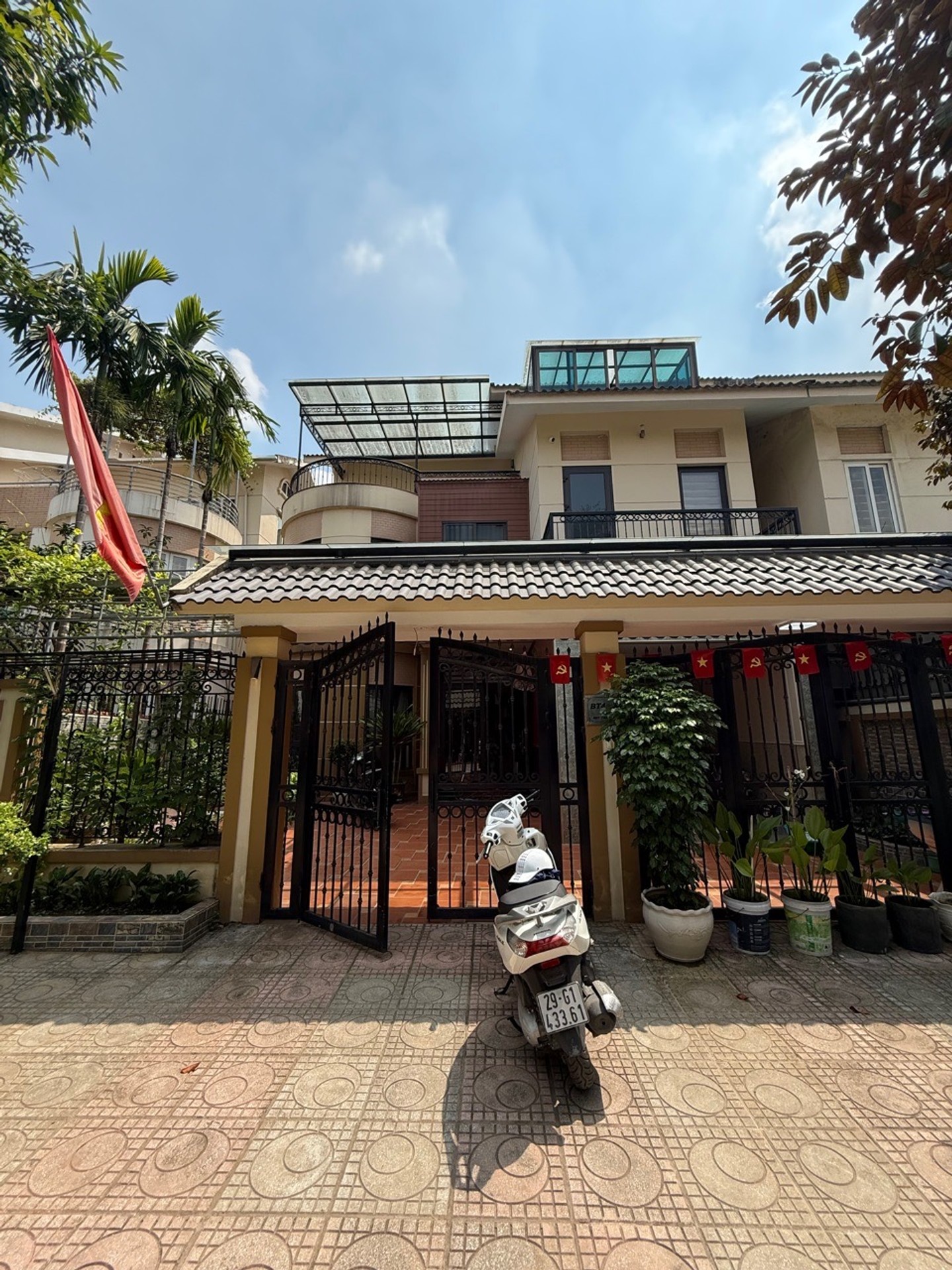 Biệt thự sân vườn 4 tầng tại khu Tân Tây Đô với tiện ích đẳng cấp và an sinh tốt