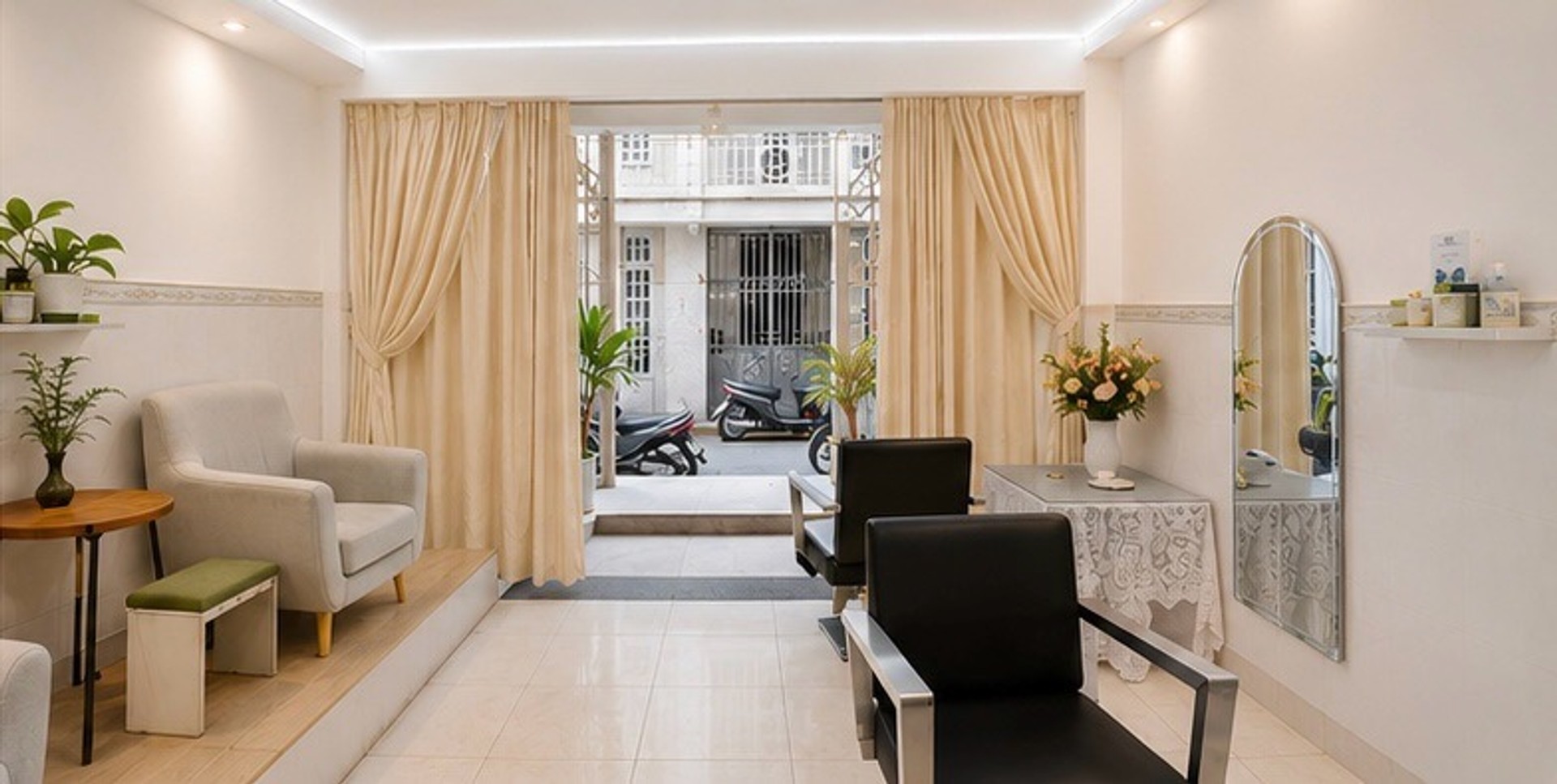 💥Ký HDĐT chính chủ.
🏠 BÁN NHÀ MẶT TIỀN HẺM KINH DOANH SẦM UẤT GẦN VẠN PHÚC CITY