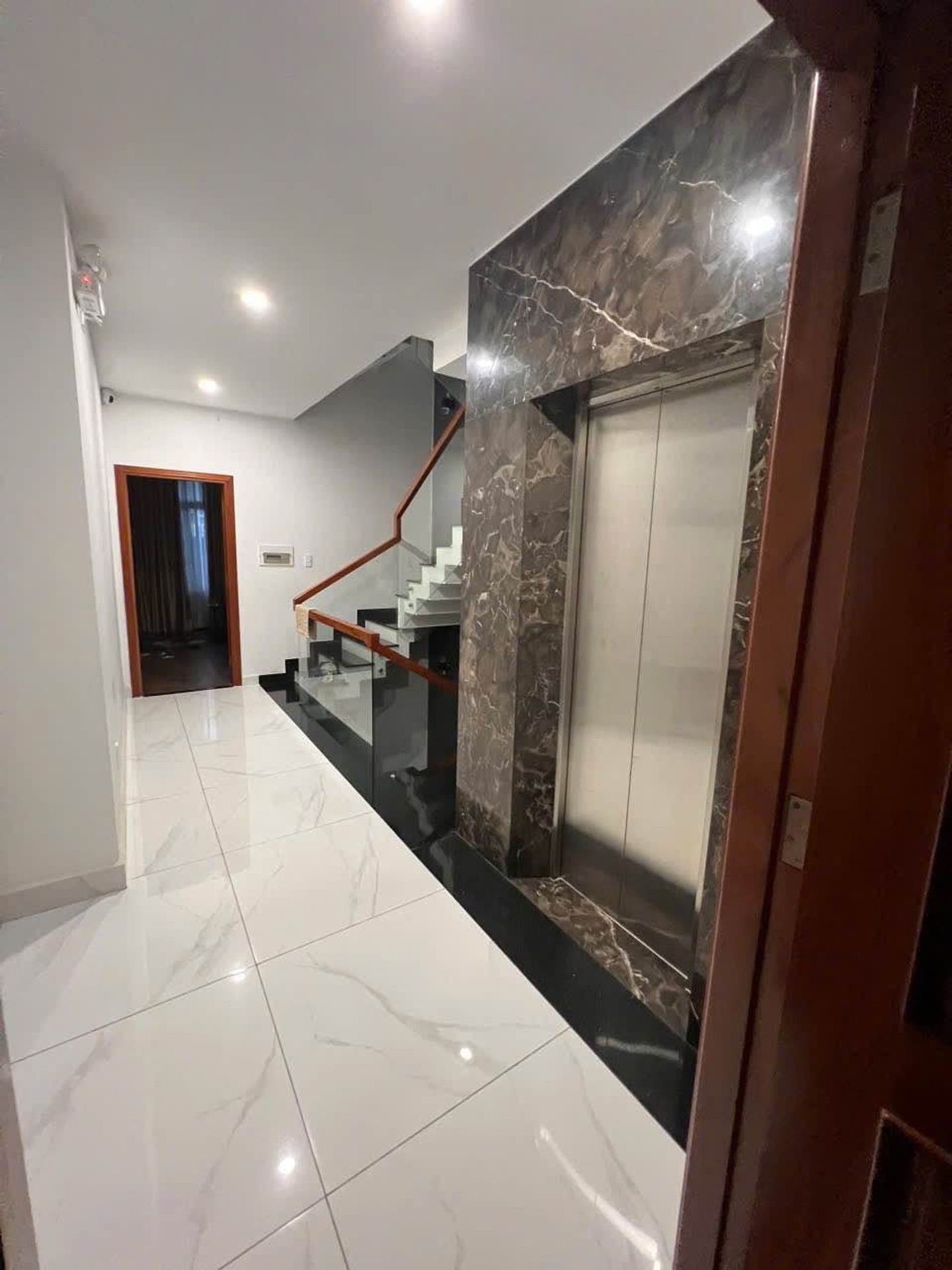 Bán nhà mặt phố 5 tầng có thang máy tại Tên Lửa, 30 tỷ