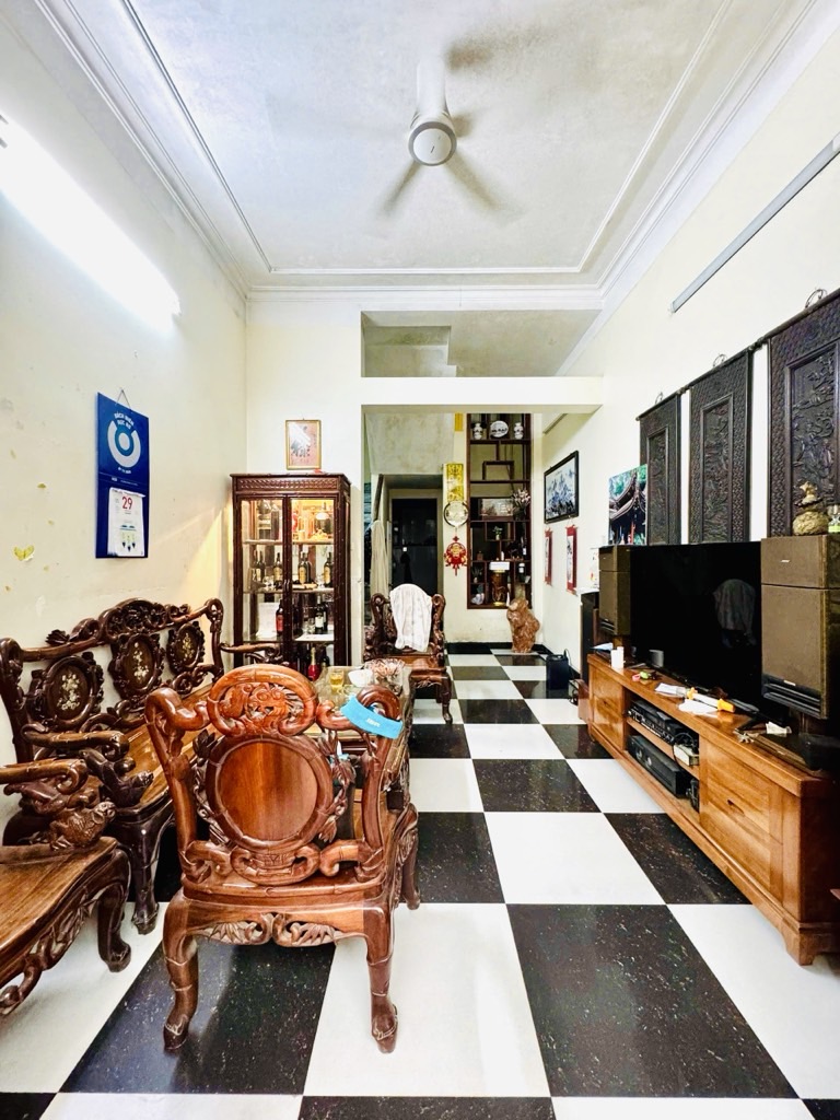 Nhà mặt ngõ Kim Ngưu, ngõ thông, thiết kế tiện nghi