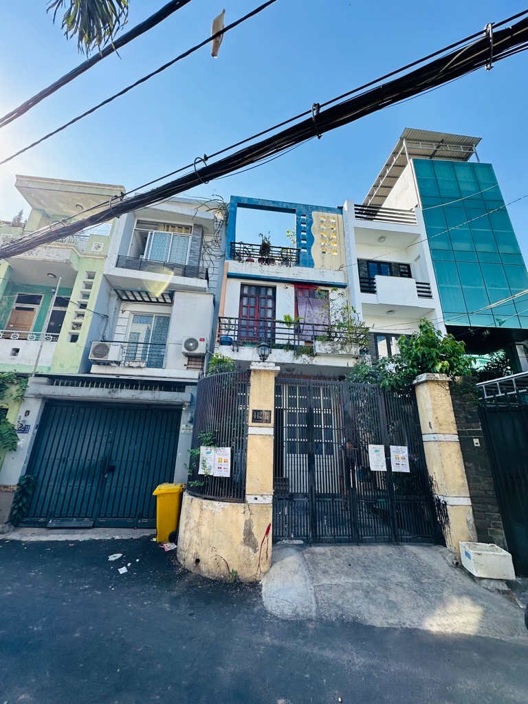 105M2 - HẺM XE HƠI VÔ NHÀ - 3 TẦNG BTCT - AN NINH Nơ Trang Long Bình Thạnh