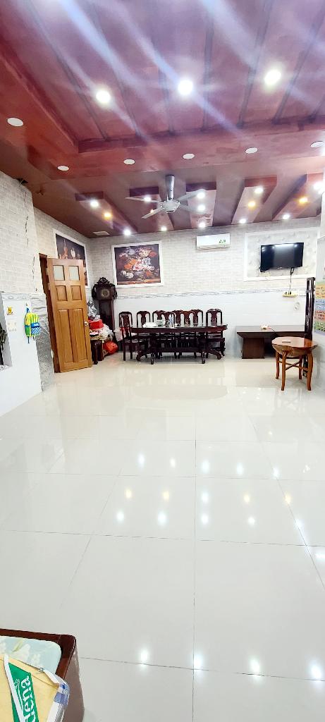 Biệt thự phố 3 tầng rộng 475m2 tại Quận 8, phù hợp ở và cho thuê