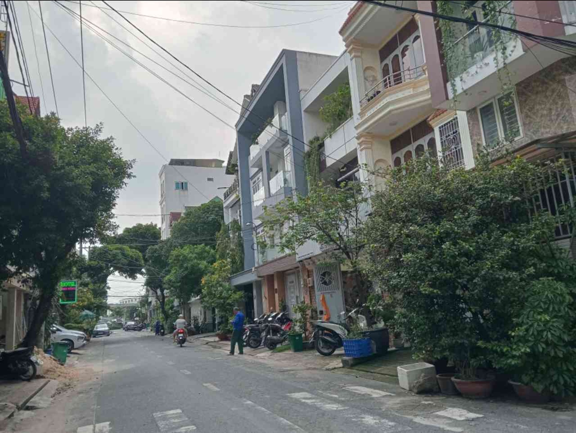 Bán nhà mặt phố Sân Bay Tân Sơn Nhất, 10x23m, 3 TẦNG