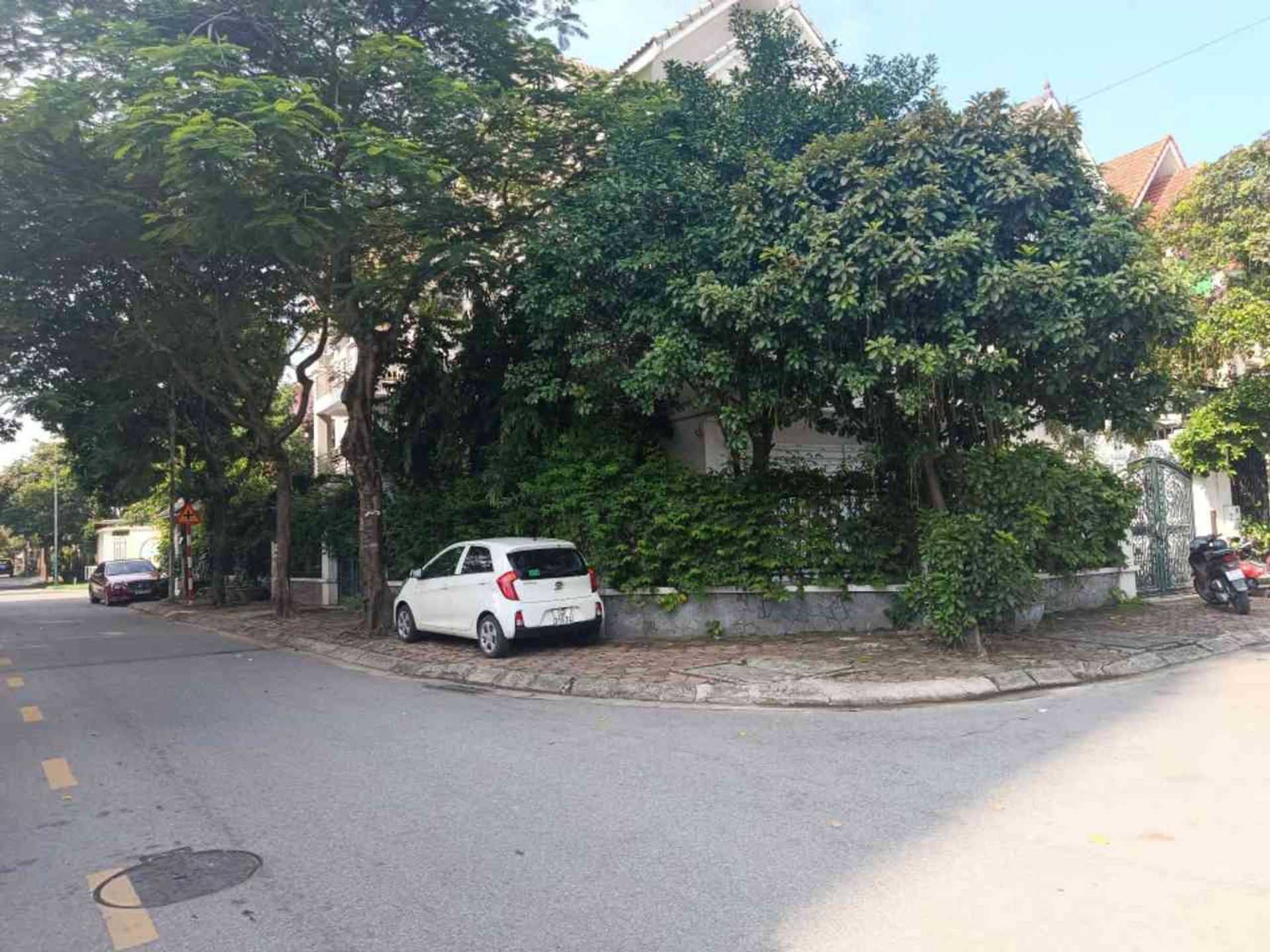 BÁN NHÀ BIỆT THỰ RIÊNG 230m2 TRUNG TÂM KĐT SÀI ĐỒNG